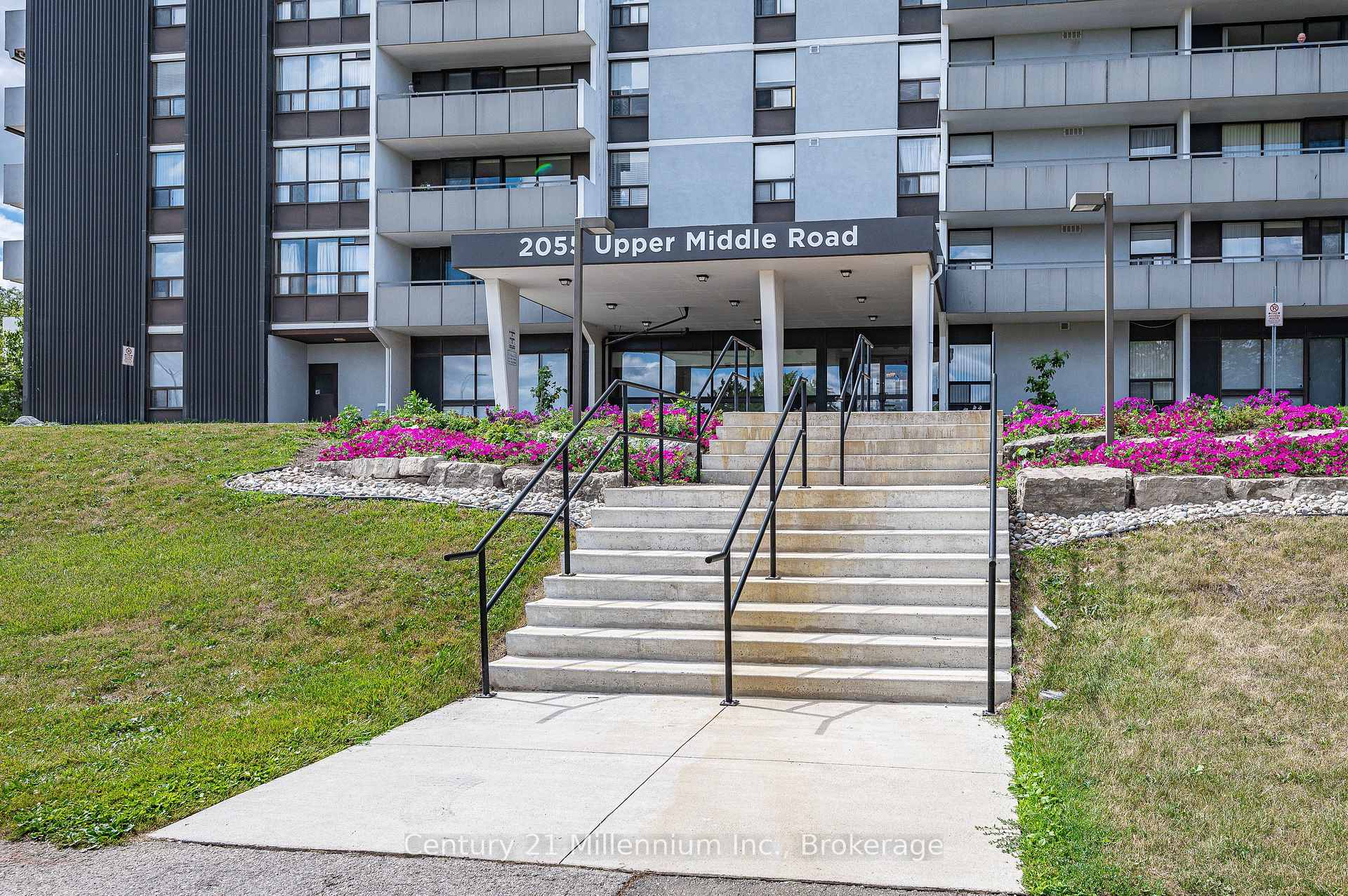 Photo 3 of Unit 1605, 2055 Upper Middle Road, Burlington, Brant Hills — HOMEH
