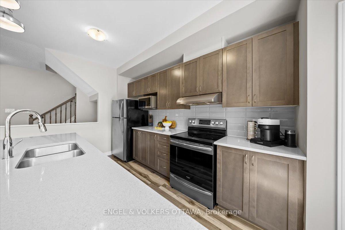 Photo 10 of 508 Hyssop Street, Ottawa, Avalon West — HOMEH