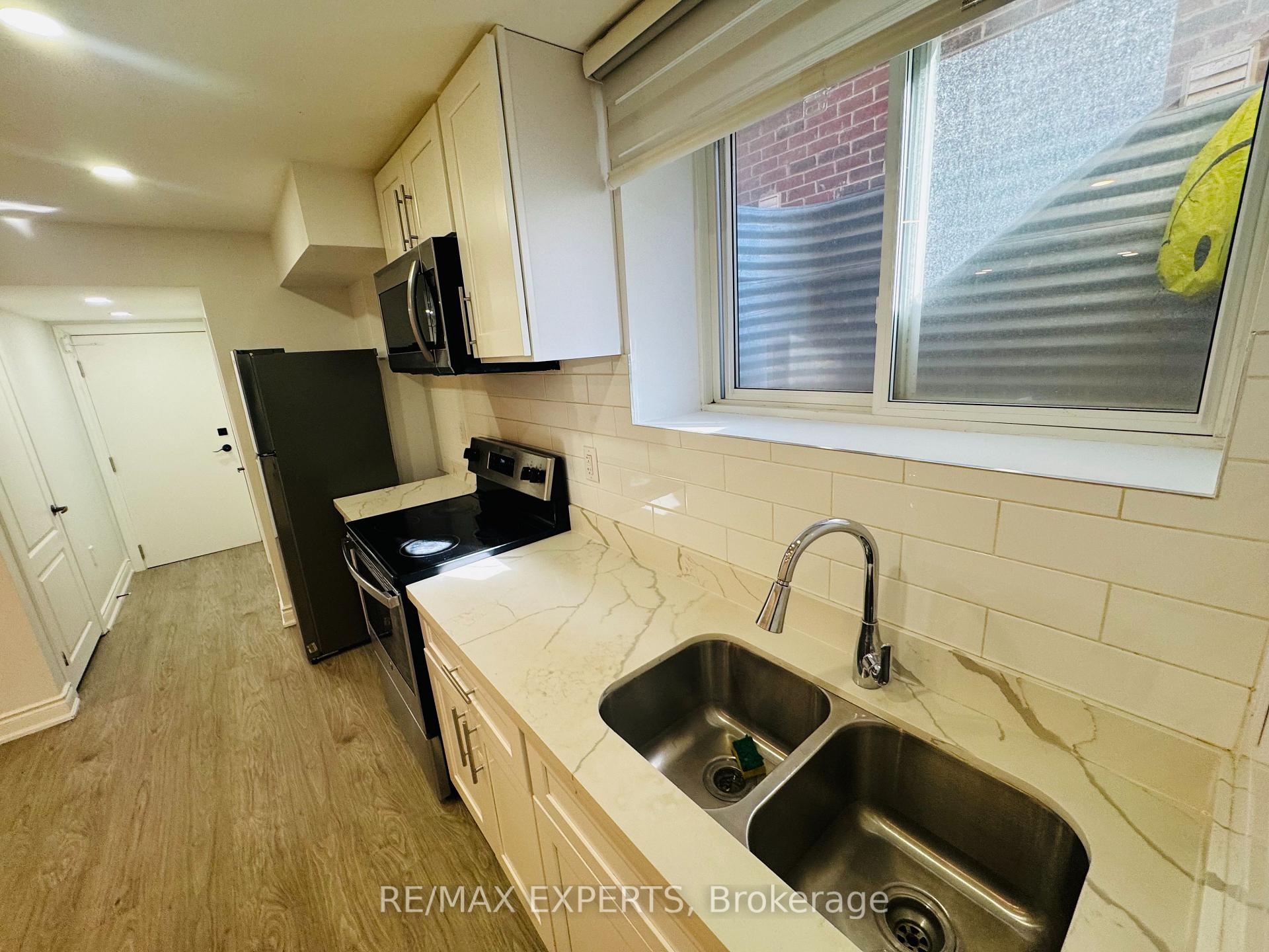 Photo 2 of 117 Baffin Crescent, Brampton, Northwest Brampton — HOMEH