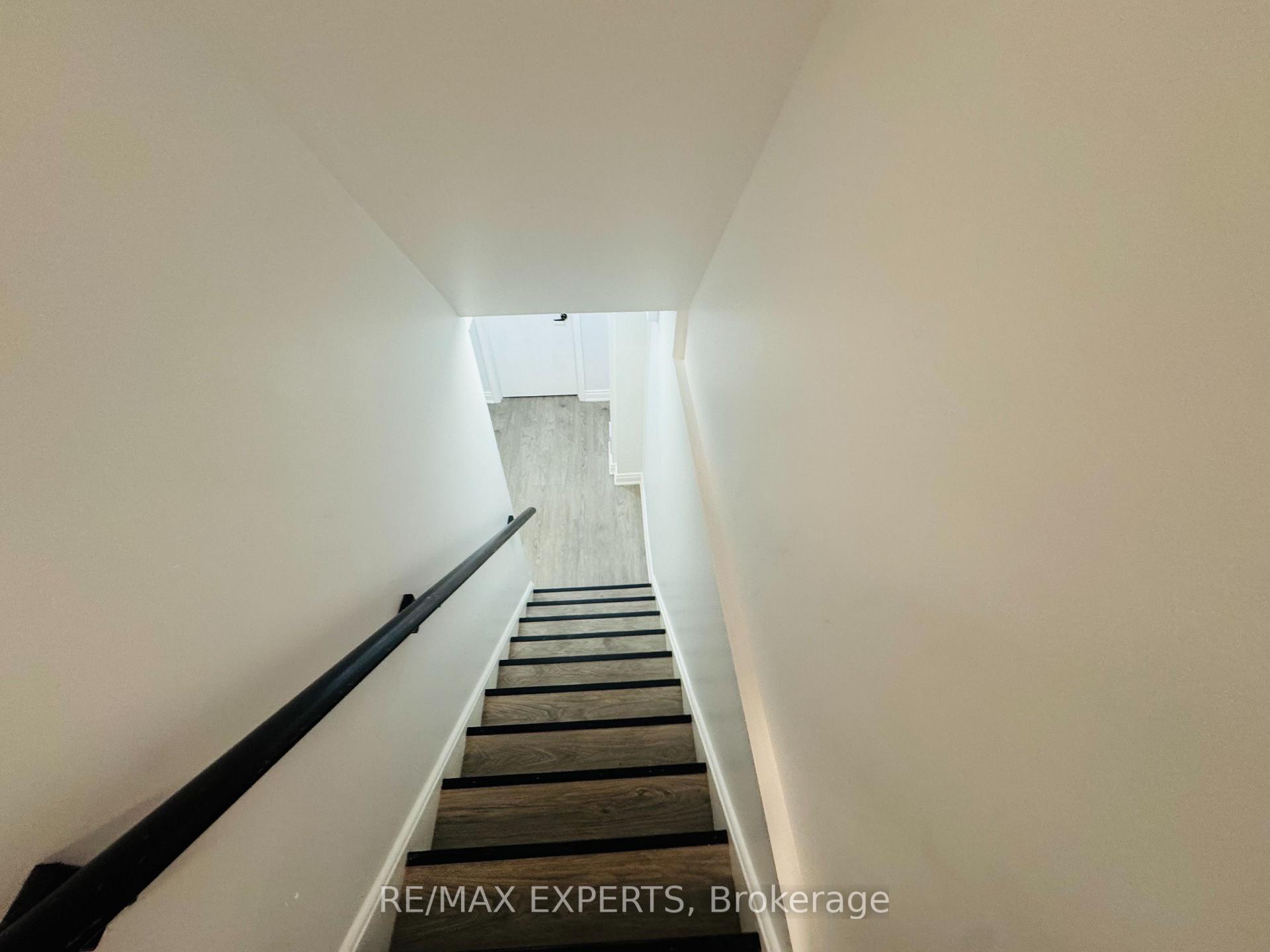 Photo 3 of 117 Baffin Crescent, Brampton, Northwest Brampton — HOMEH