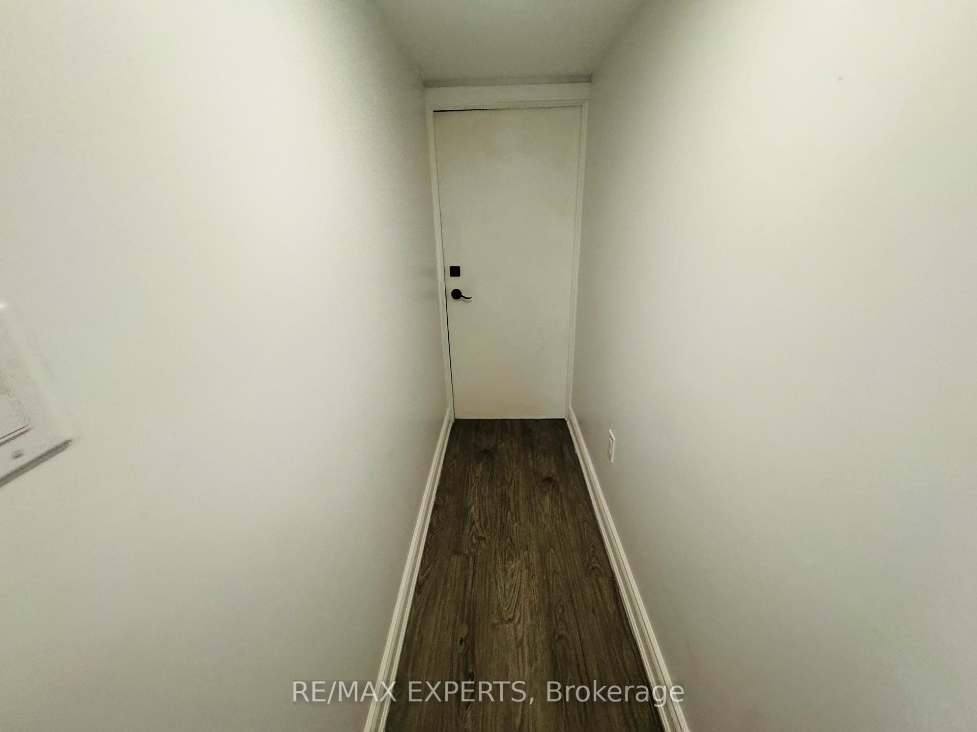Photo 5 of 117 Baffin Crescent, Brampton, Northwest Brampton — HOMEH