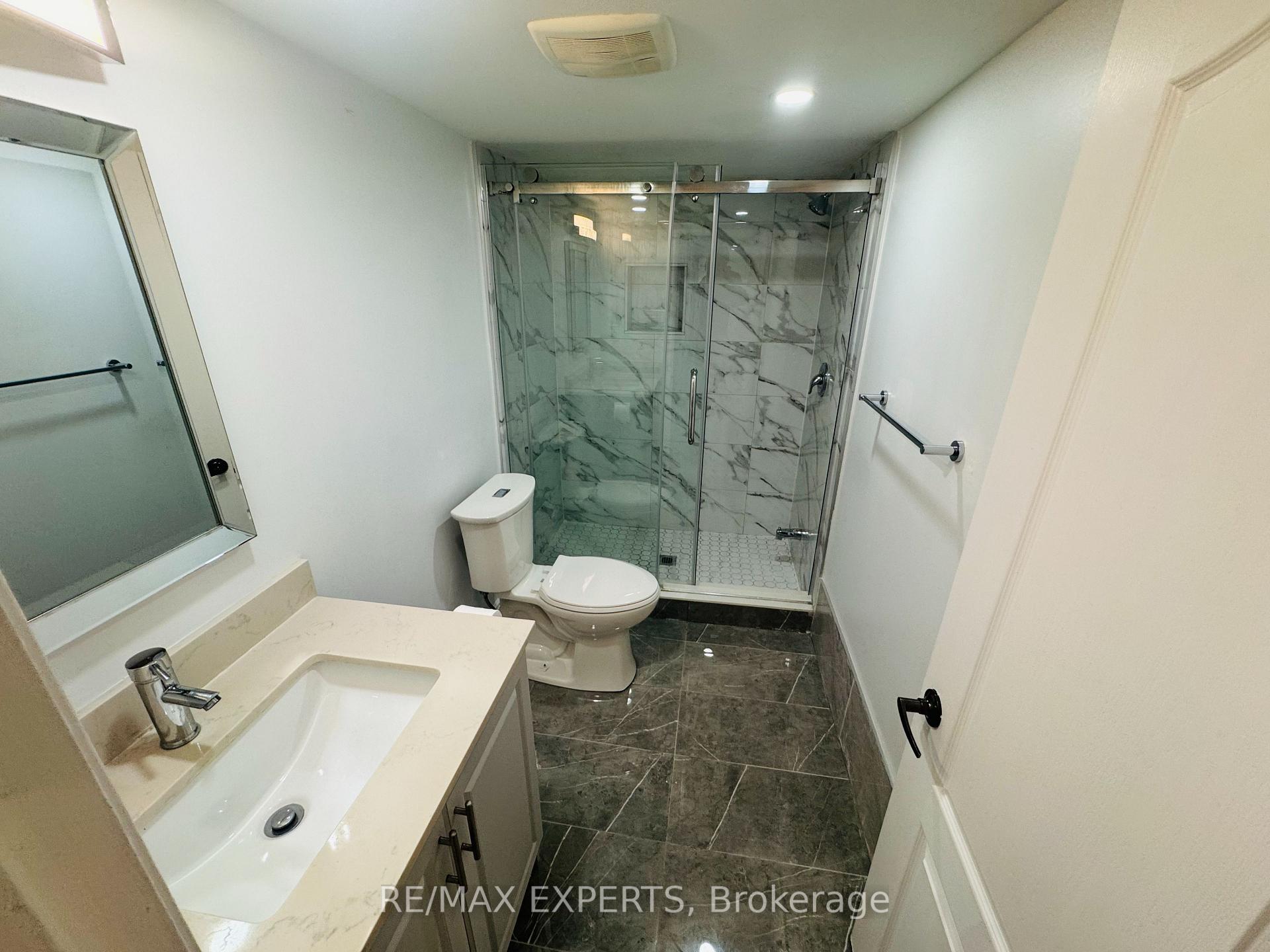 Photo 7 of 117 Baffin Crescent, Brampton, Northwest Brampton — HOMEH