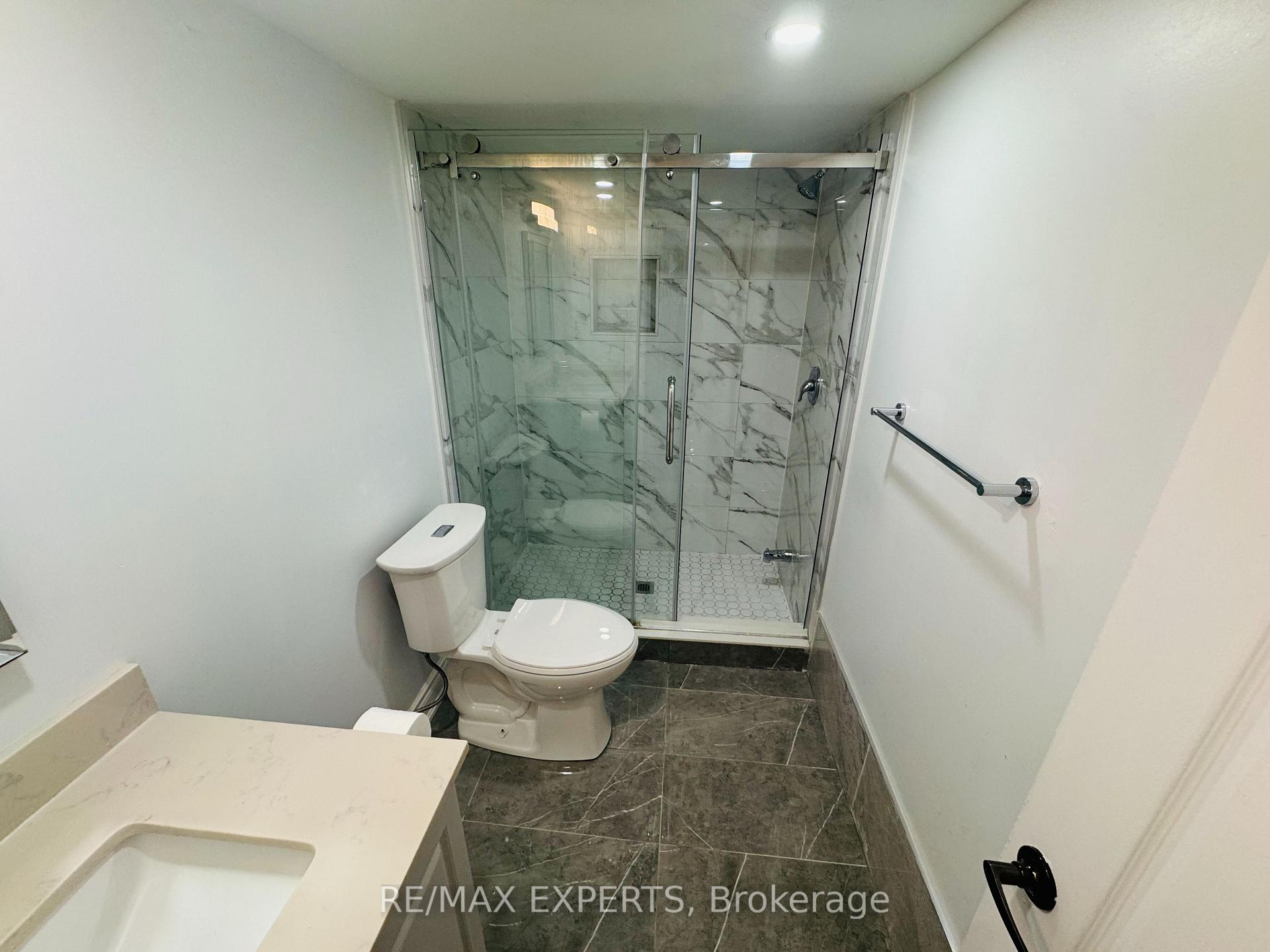Photo 8 of 117 Baffin Crescent, Brampton, Northwest Brampton — HOMEH