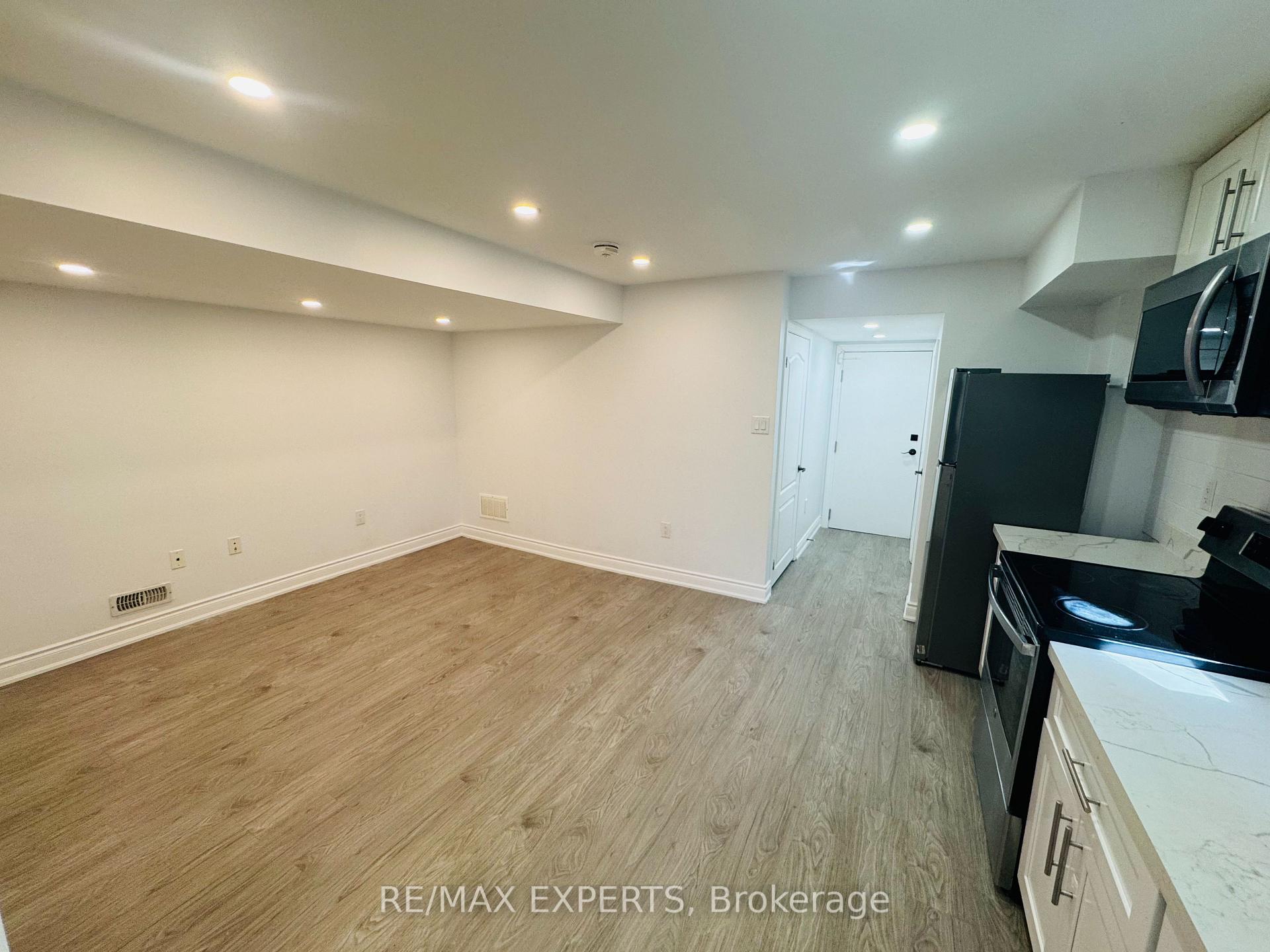 Photo 11 of 117 Baffin Crescent, Brampton, Northwest Brampton — HOMEH