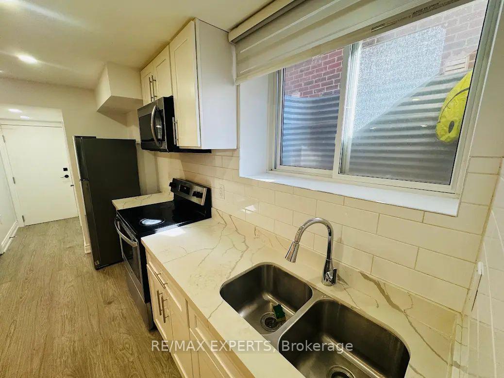 Photo 12 of 117 Baffin Crescent, Brampton, Northwest Brampton — HOMEH