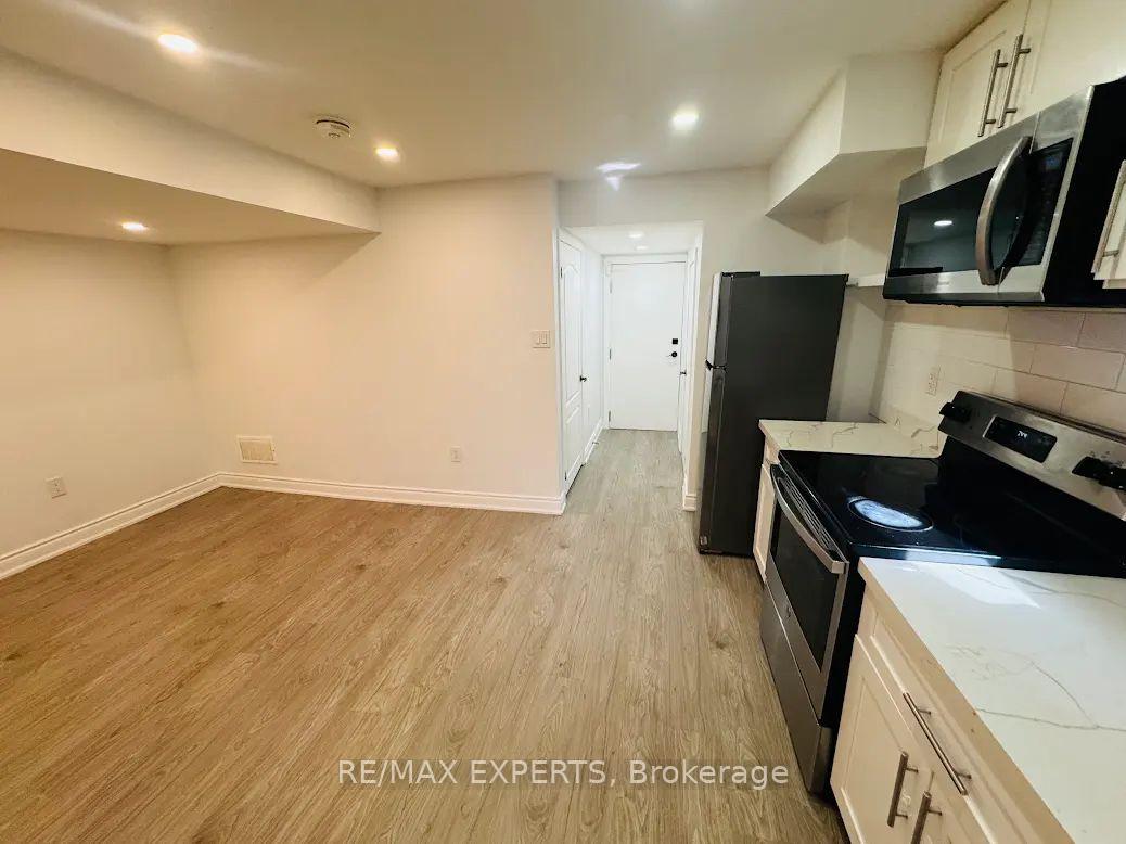 Photo 13 of 117 Baffin Crescent, Brampton, Northwest Brampton — HOMEH
