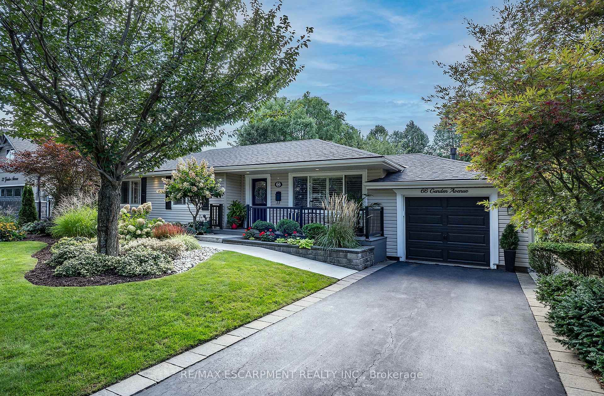 Photo 2 of 66 Garden Avenue, Hamilton, Ancaster — HOMEH
