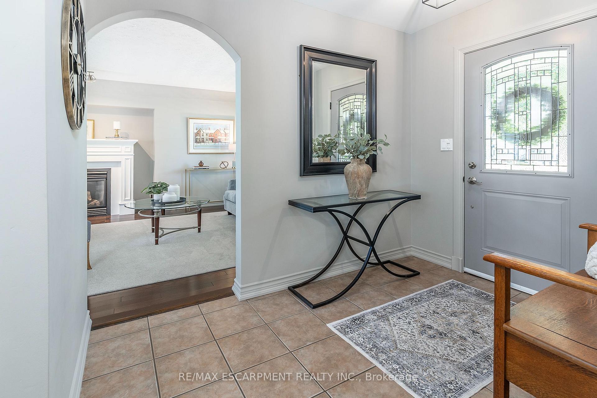 Photo 3 of 66 Garden Avenue, Hamilton, Ancaster — HOMEH