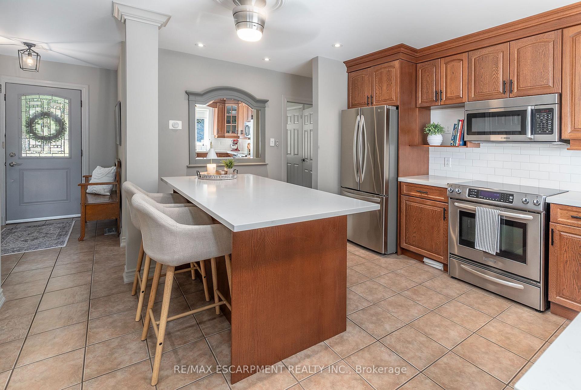 Photo 12 of 66 Garden Avenue, Hamilton, Ancaster — HOMEH