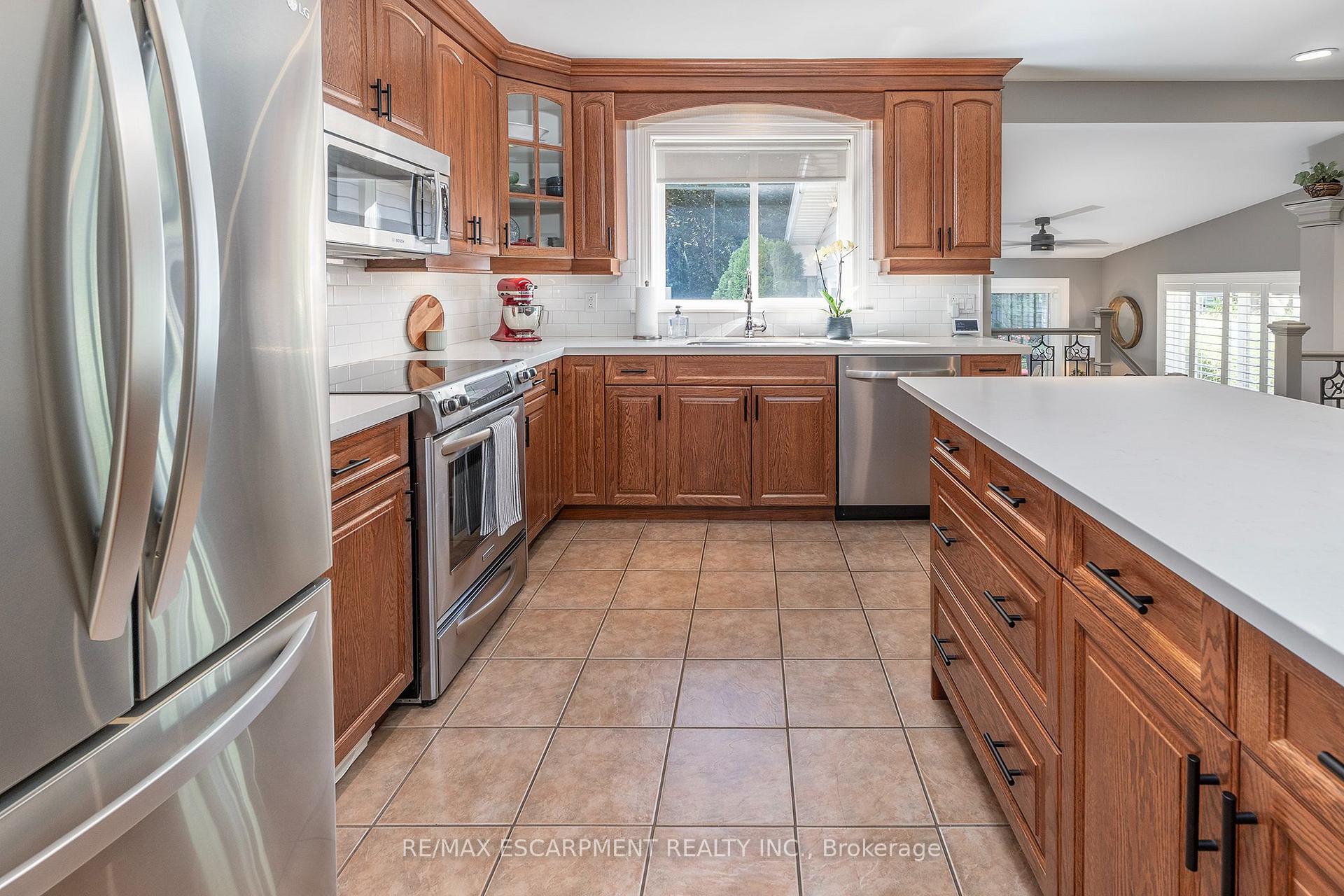 Photo 14 of 66 Garden Avenue, Hamilton, Ancaster — HOMEH