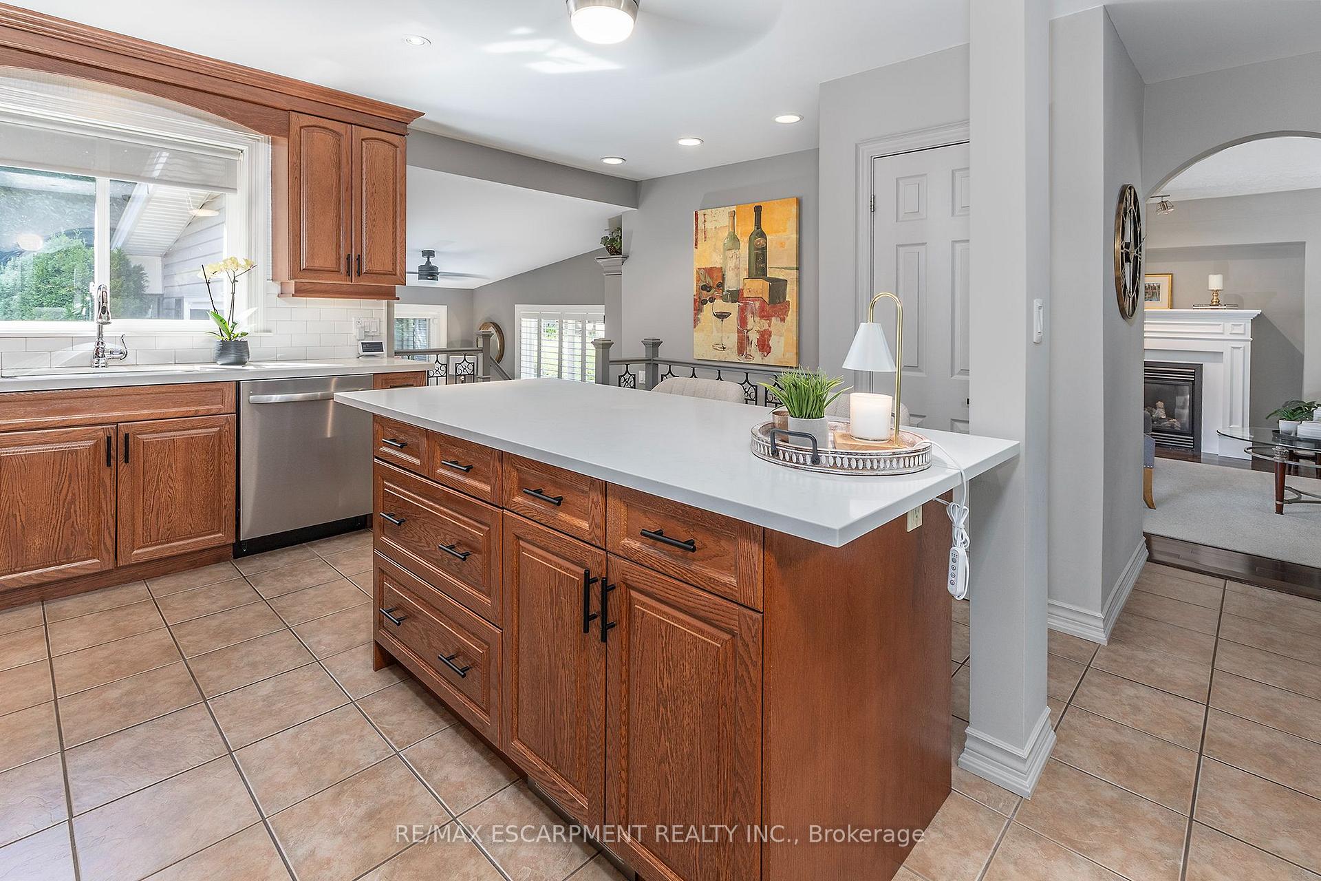 Photo 16 of 66 Garden Avenue, Hamilton, Ancaster — HOMEH