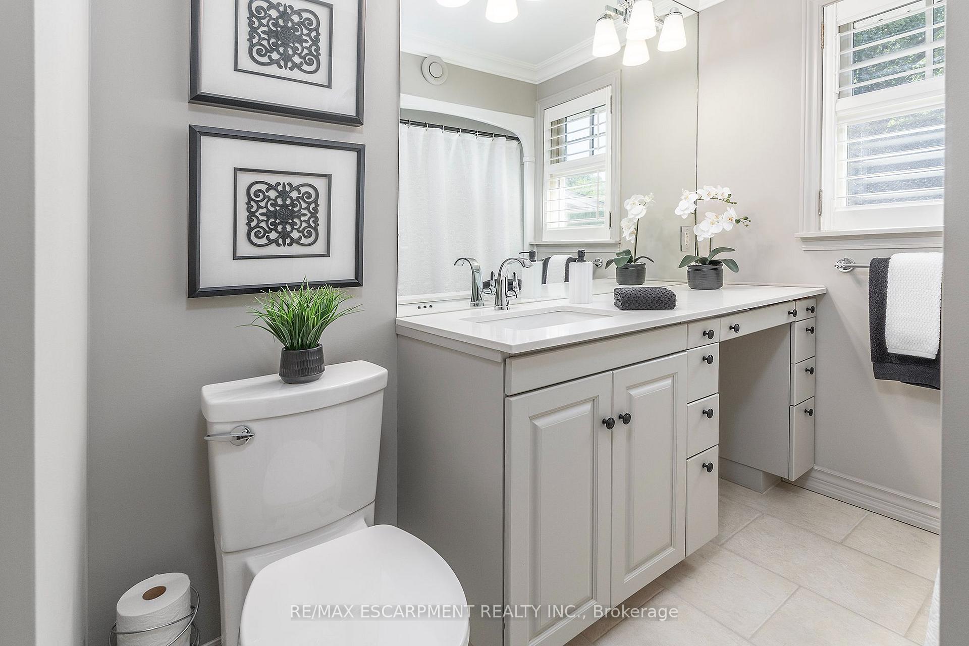 Photo 24 of 66 Garden Avenue, Hamilton, Ancaster — HOMEH