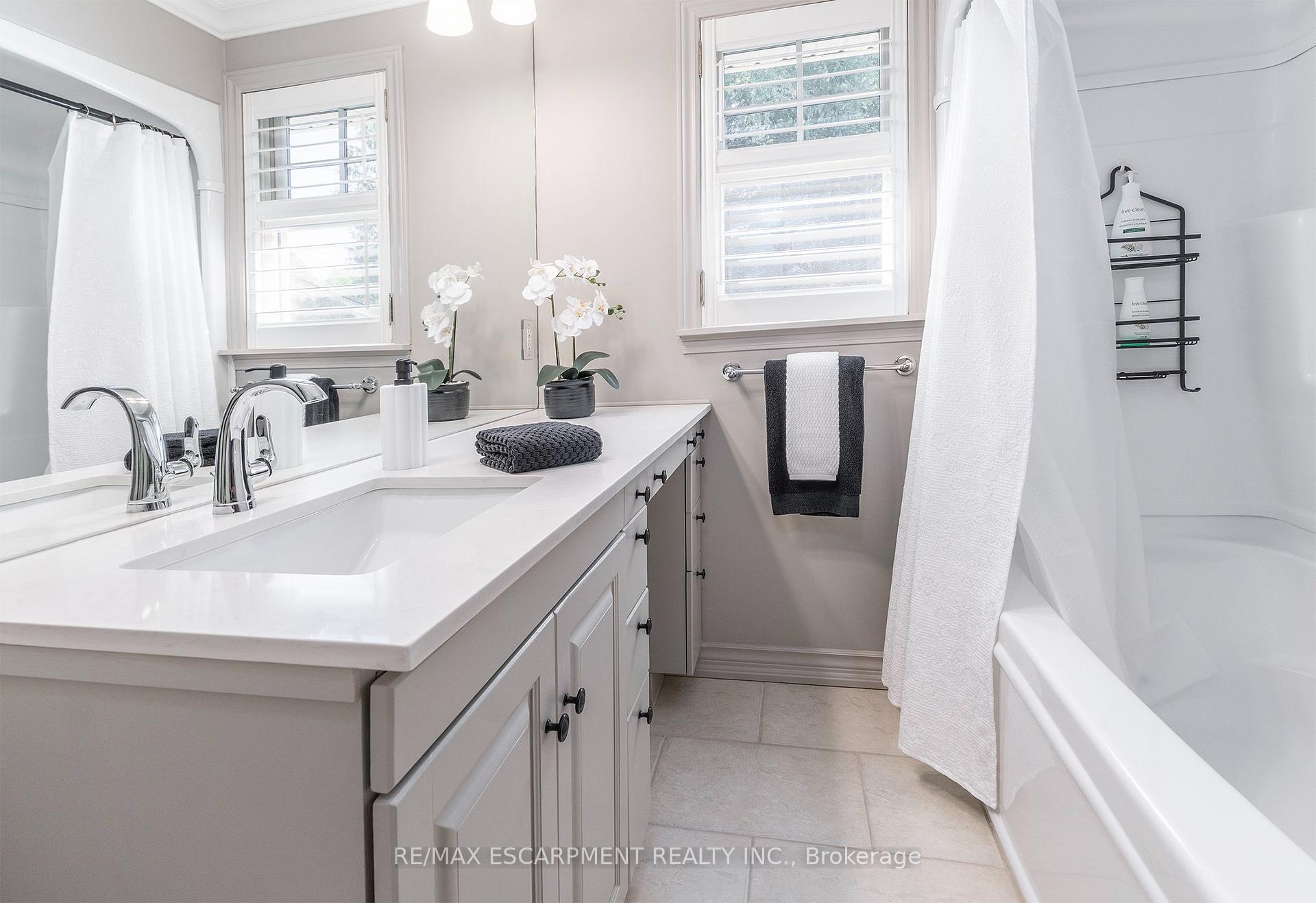 Photo 27 of 66 Garden Avenue, Hamilton, Ancaster — HOMEH