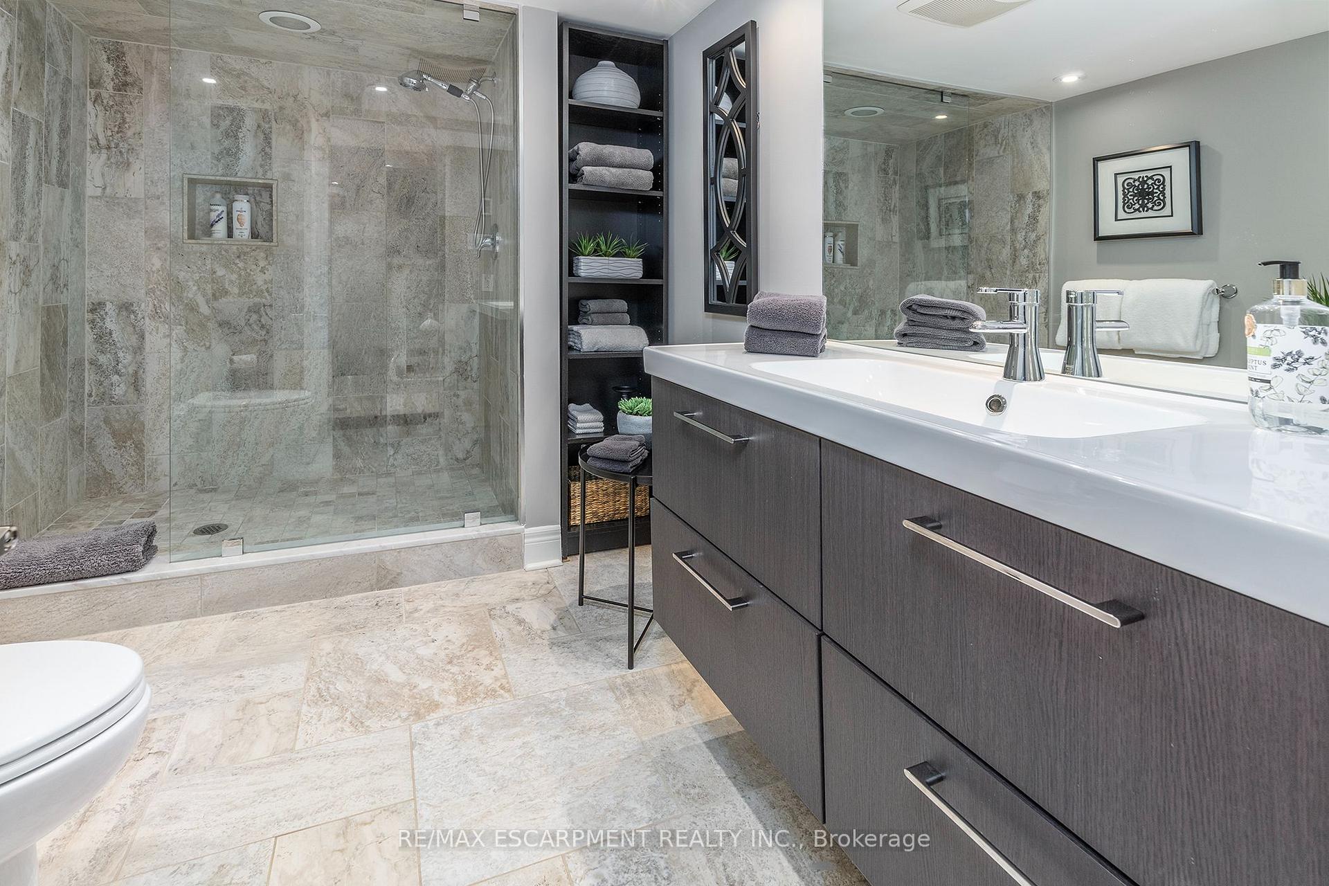 Photo 36 of 66 Garden Avenue, Hamilton, Ancaster — HOMEH