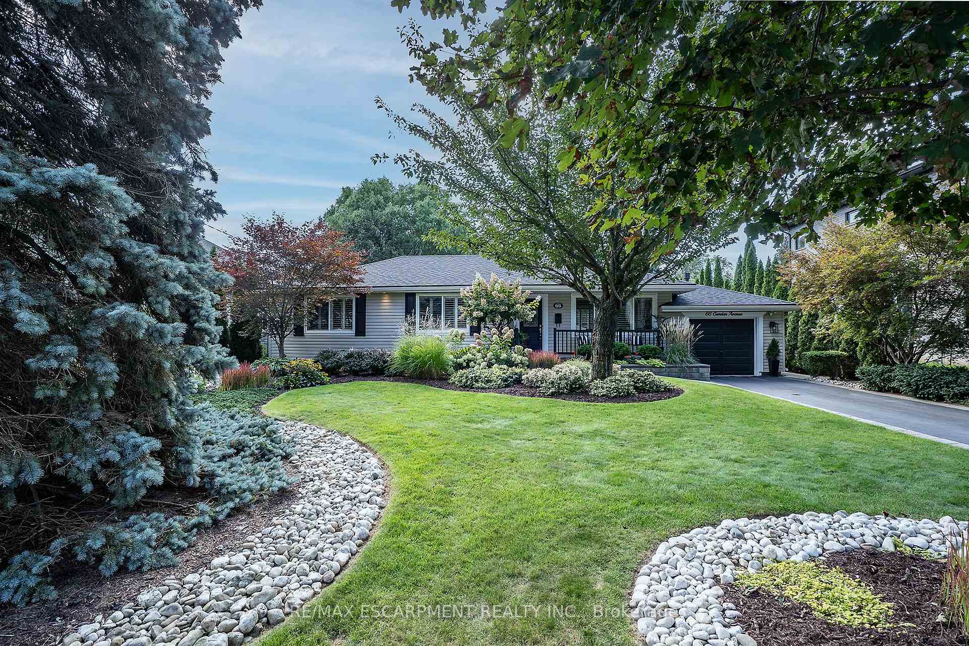 Photo 42 of 66 Garden Avenue, Hamilton, Ancaster — HOMEH