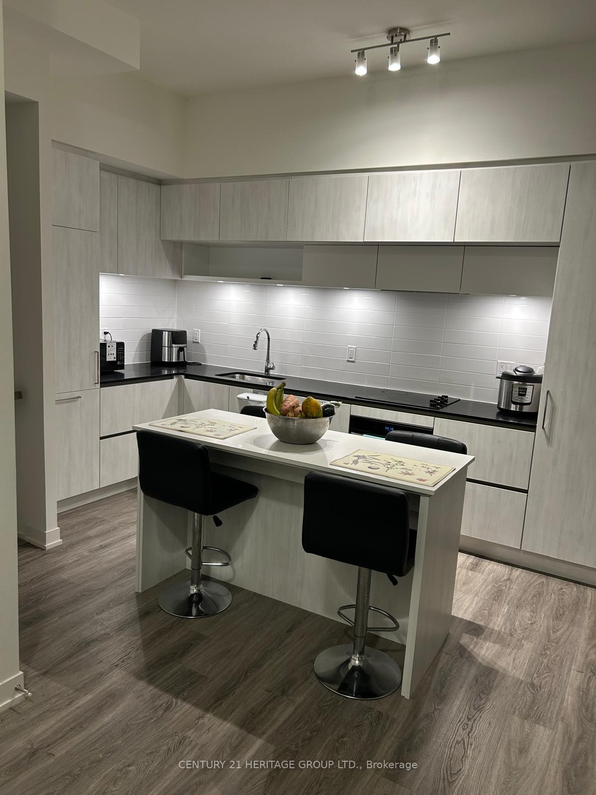 Photo 4 of Unit 1230, 12 David Eyer Road, Richmond Hill, Rural Richmond Hill — HOMEH