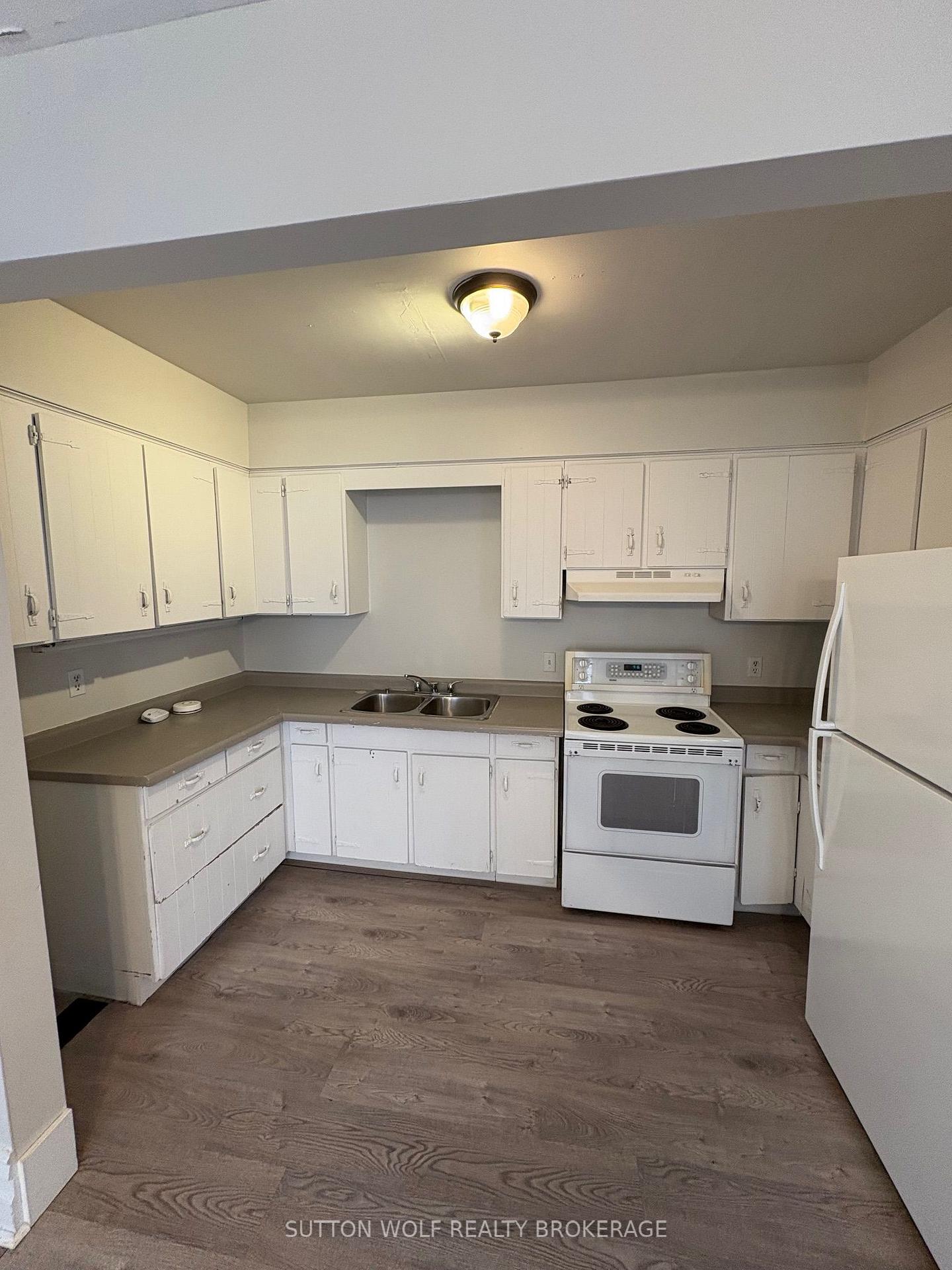 Photo 8 of 24 Colborne Street, Strathroy-Caradoc, NE — HOMEH