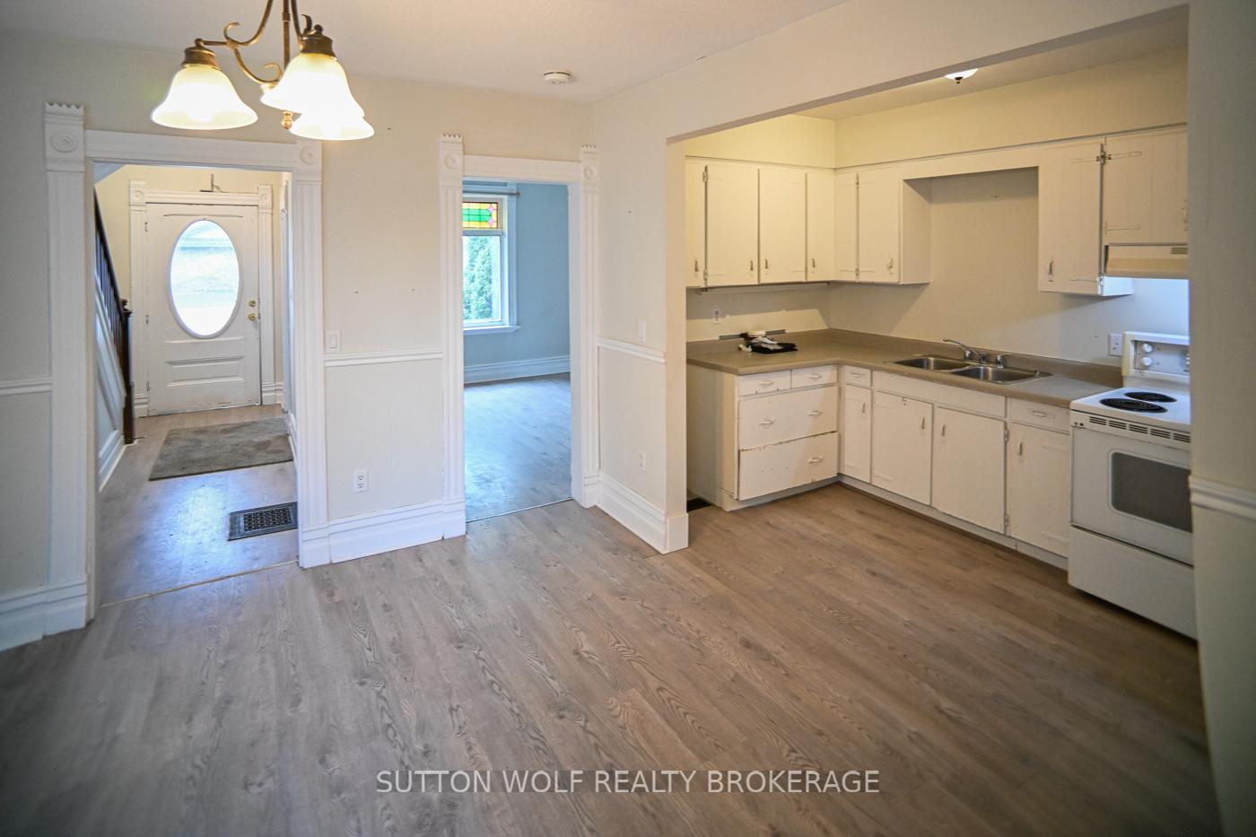Photo 9 of 24 Colborne Street, Strathroy-Caradoc, NE — HOMEH