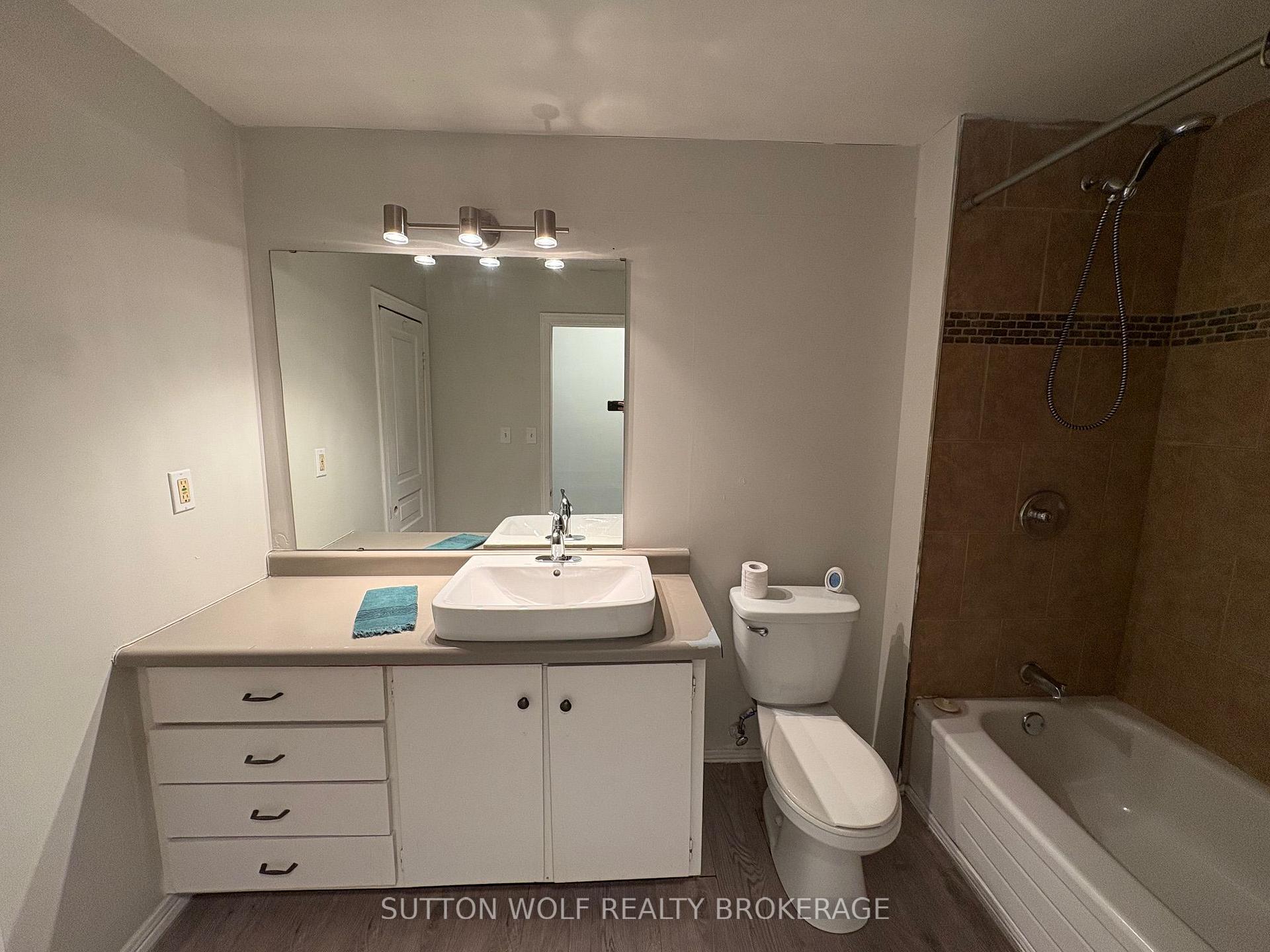 Photo 14 of 24 Colborne Street, Strathroy-Caradoc, NE — HOMEH