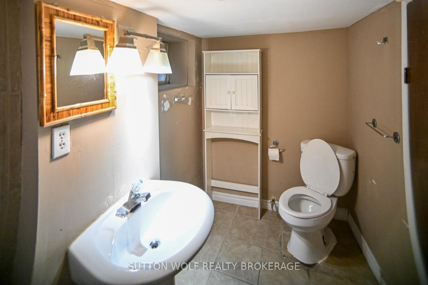 Photo 21 of 24 Colborne Street, Strathroy-Caradoc, NE — HOMEH