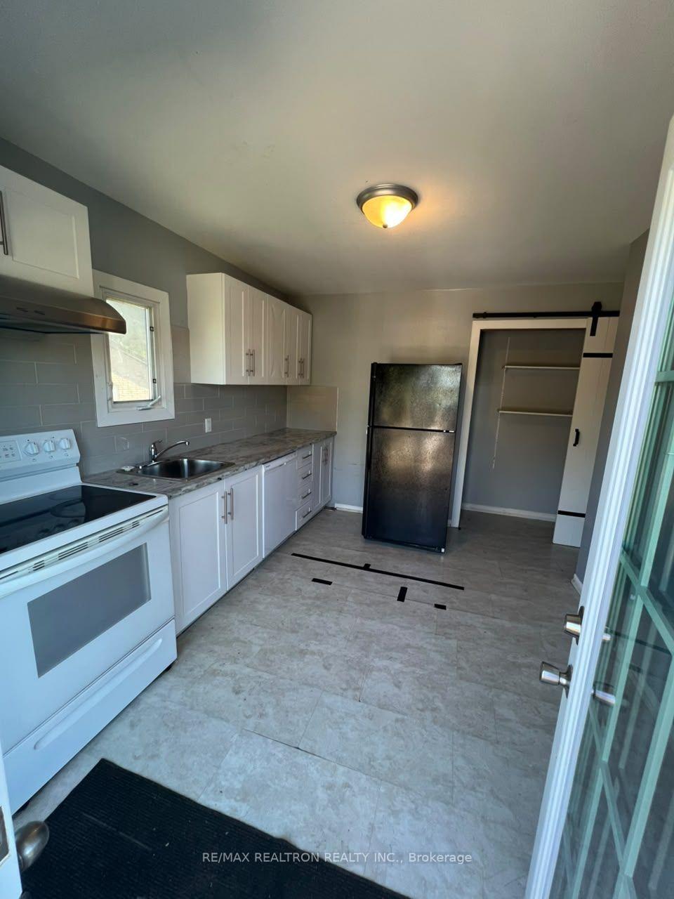 Photo 16 of Unit Upper, 280 Hillcrest Road N, Georgina, Keswick North — HOMEH