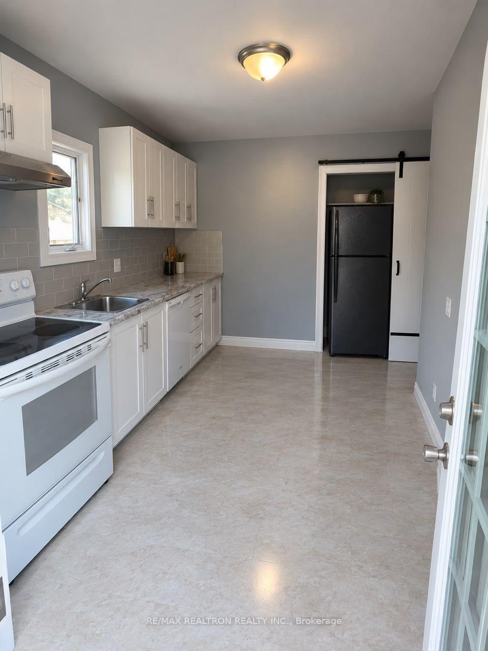 Photo 17 of Unit Upper, 280 Hillcrest Road N, Georgina, Keswick North — HOMEH