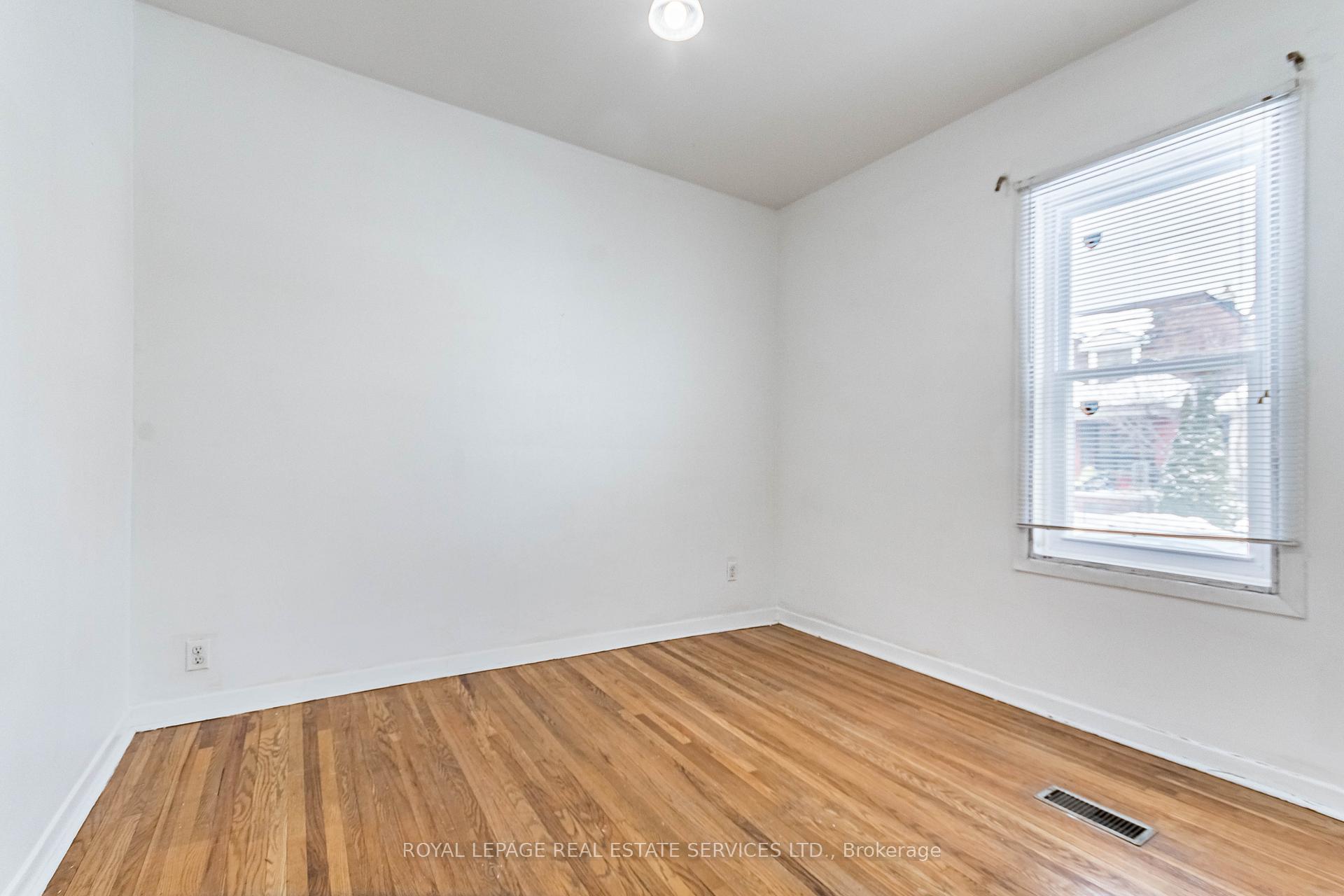 Photo 7 of 740 Lansdowne Avenue, Toronto, Dovercourt-Wallace Emerson-Junction — HOMEH