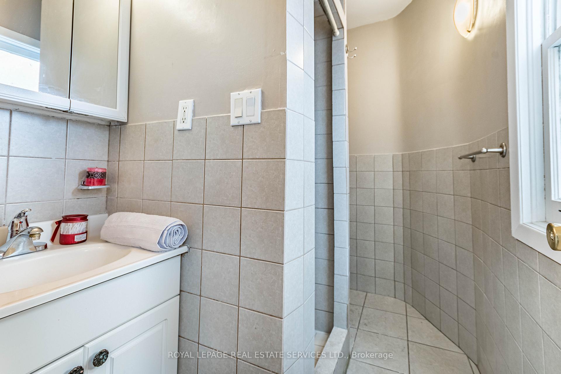 Photo 11 of 740 Lansdowne Avenue, Toronto, Dovercourt-Wallace Emerson-Junction — HOMEH