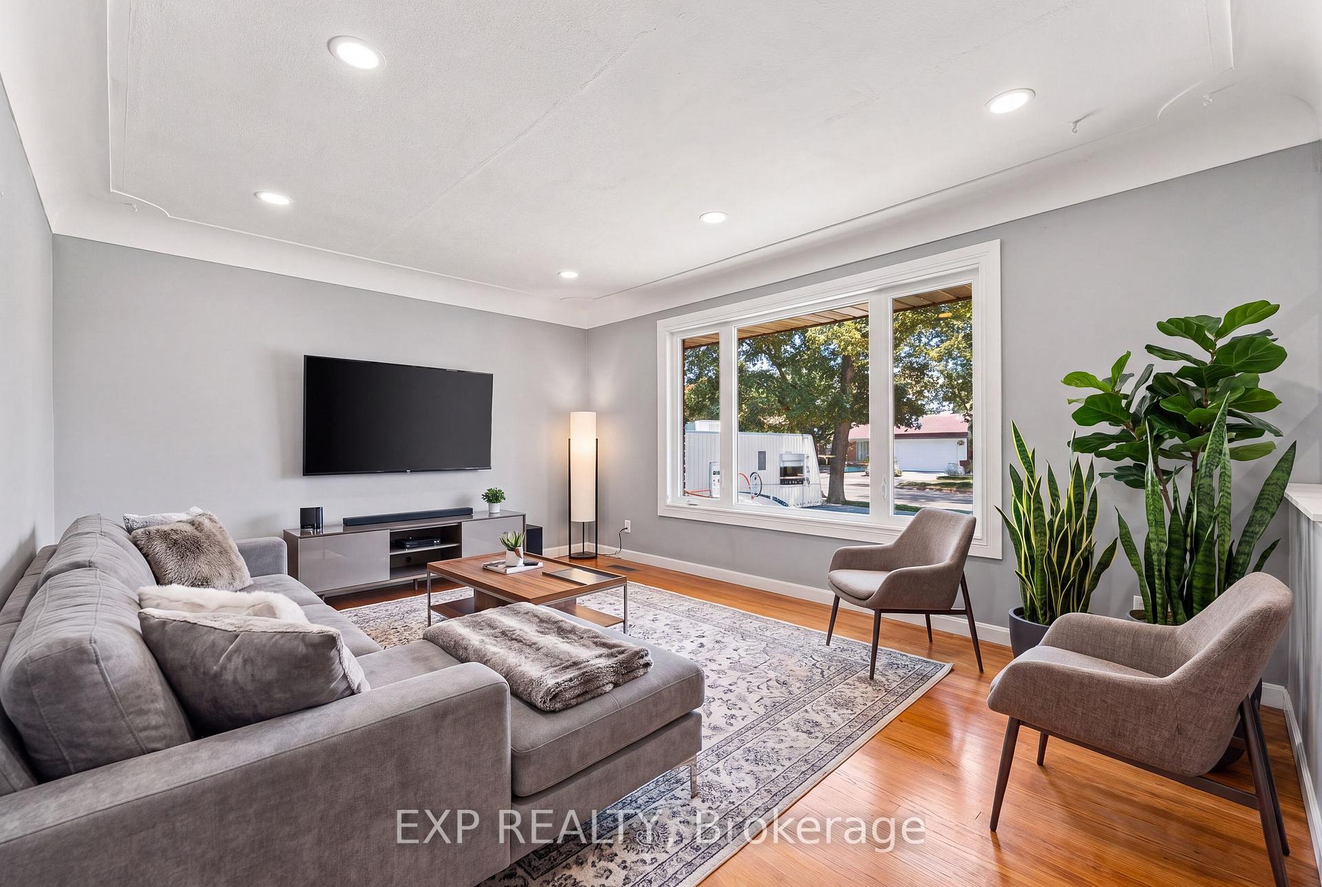 Photo 4 of 30 Gerard Avenue, Kitchener, Vanier - Kitchener — HOMEH
