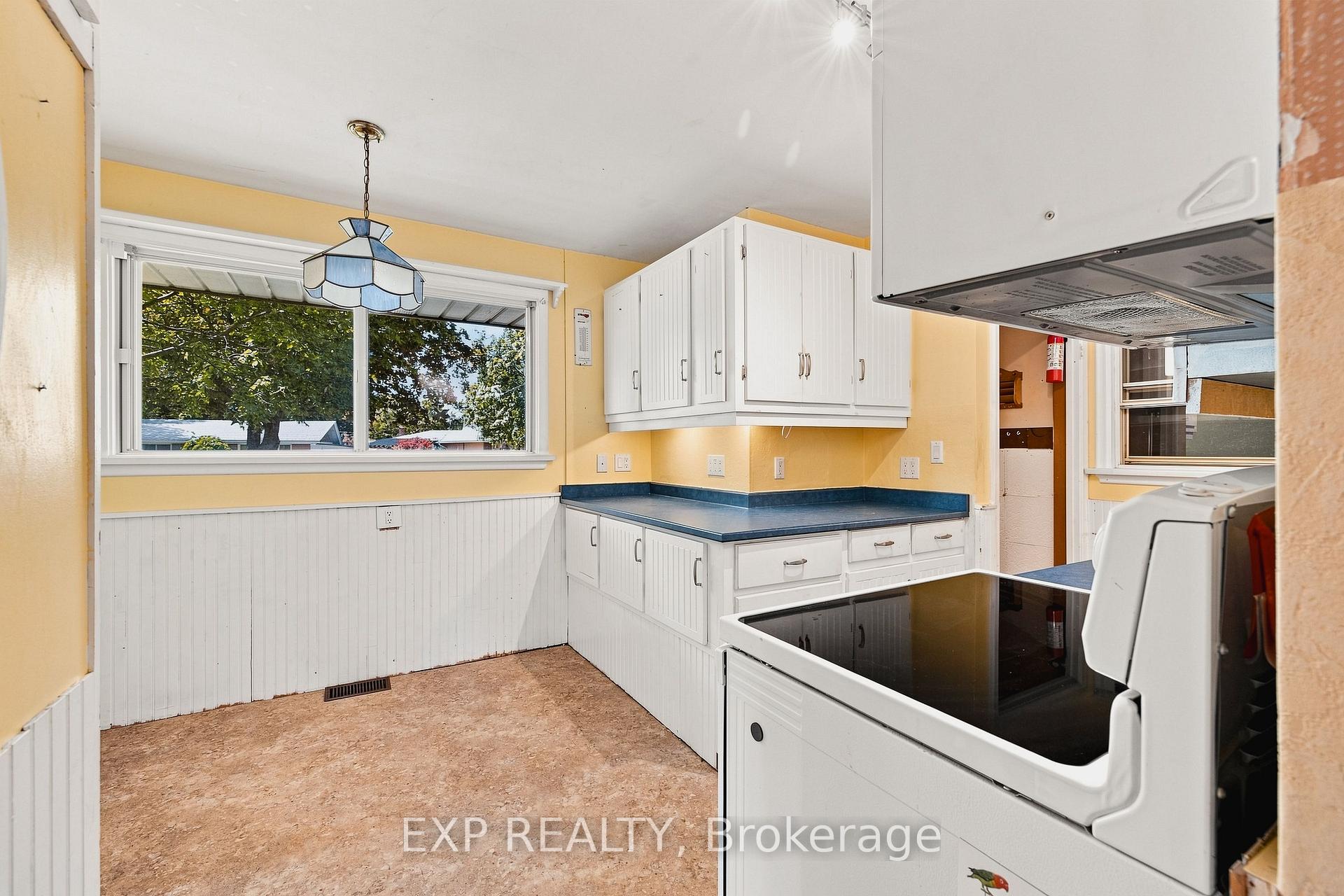 Photo 10 of 30 Gerard Avenue, Kitchener, Vanier - Kitchener — HOMEH