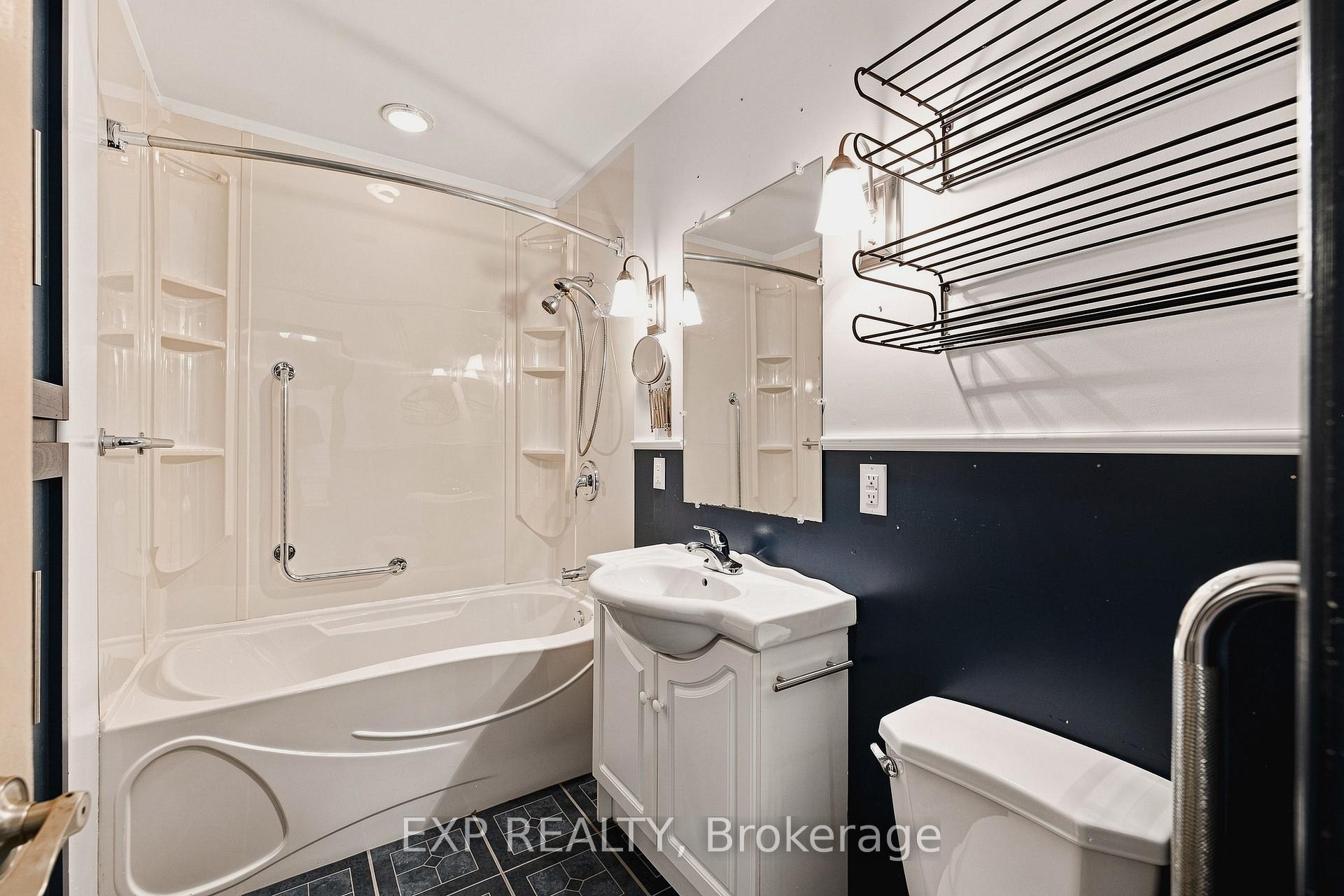 Photo 11 of 30 Gerard Avenue, Kitchener, Vanier - Kitchener — HOMEH