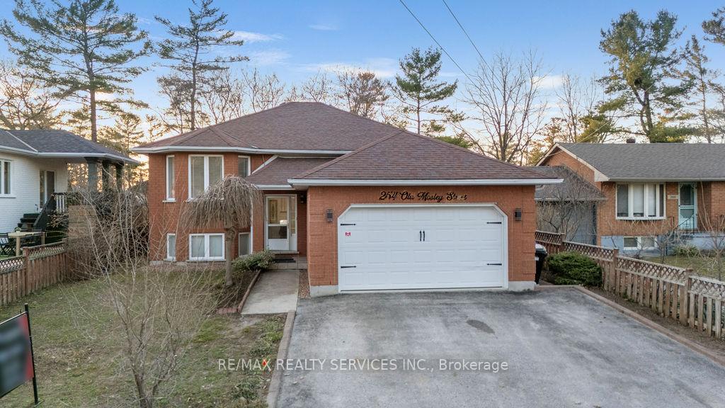 Photo 3 of 254 Old Mosley Street, Wasaga Beach — HOMEH