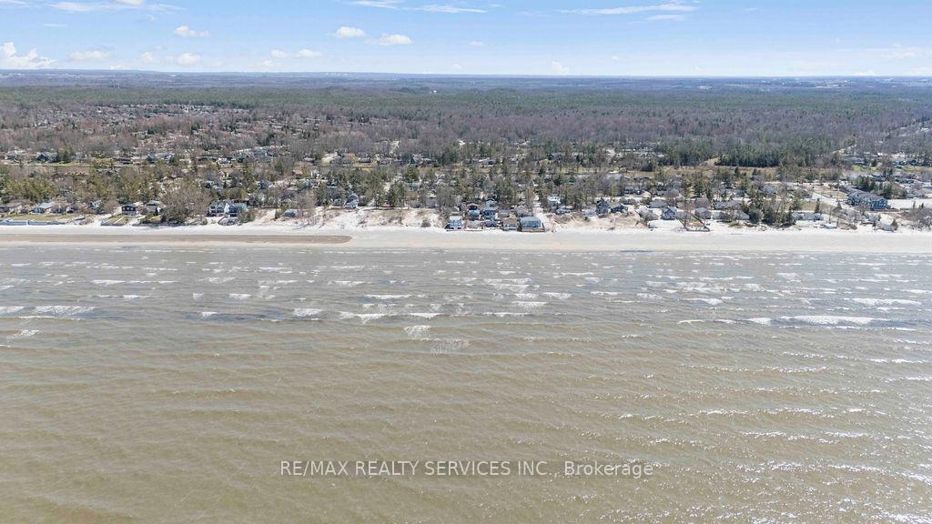 Photo 4 of 254 Old Mosley Street, Wasaga Beach — HOMEH