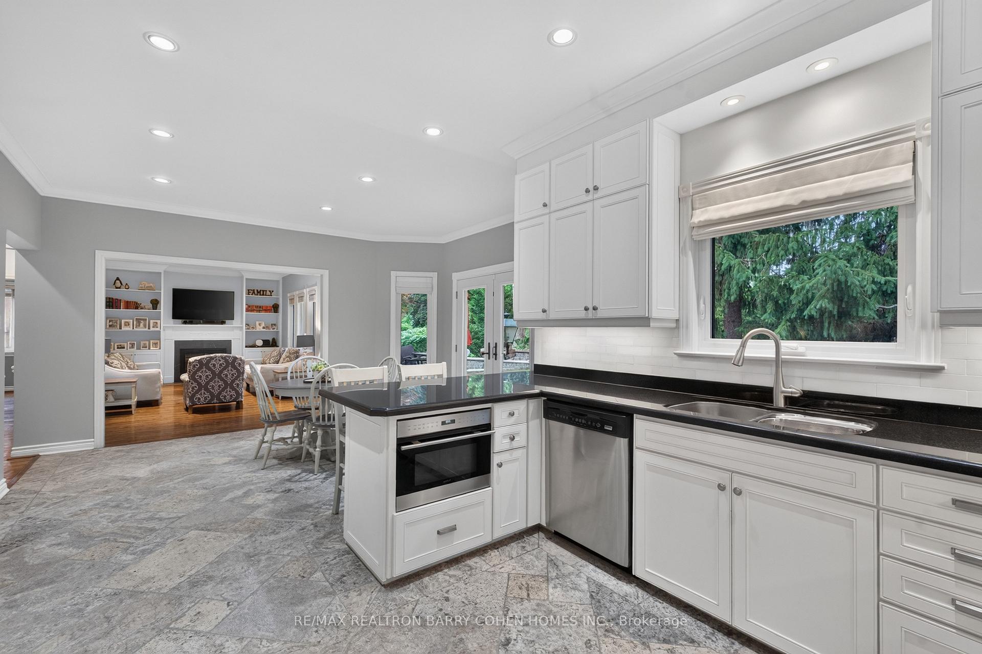 Photo 9 of 110 Upper Canada Drive, North York, St. Andrew-Windfields — HOMEH