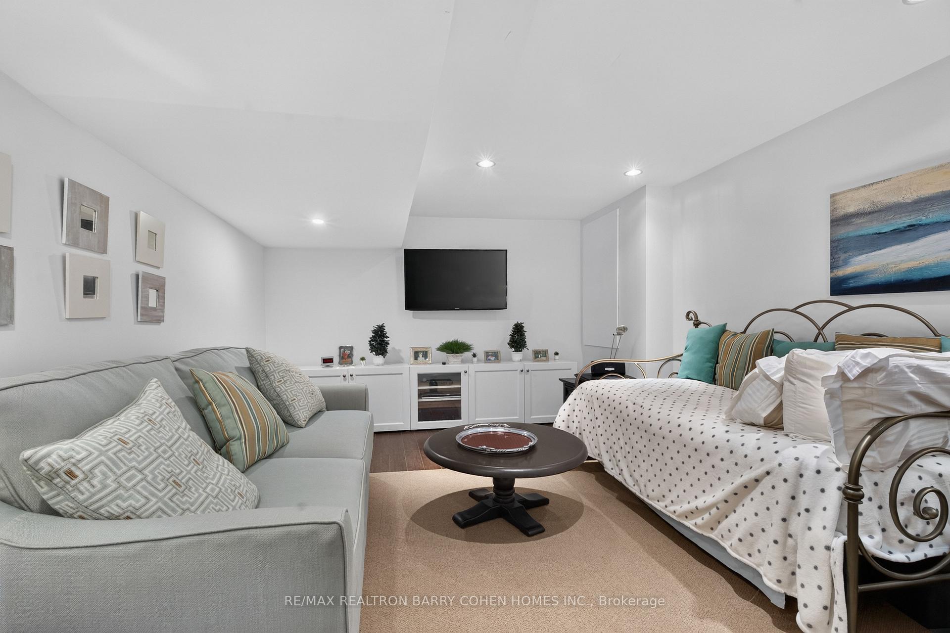 Photo 31 of 110 Upper Canada Drive, North York, St. Andrew-Windfields — HOMEH