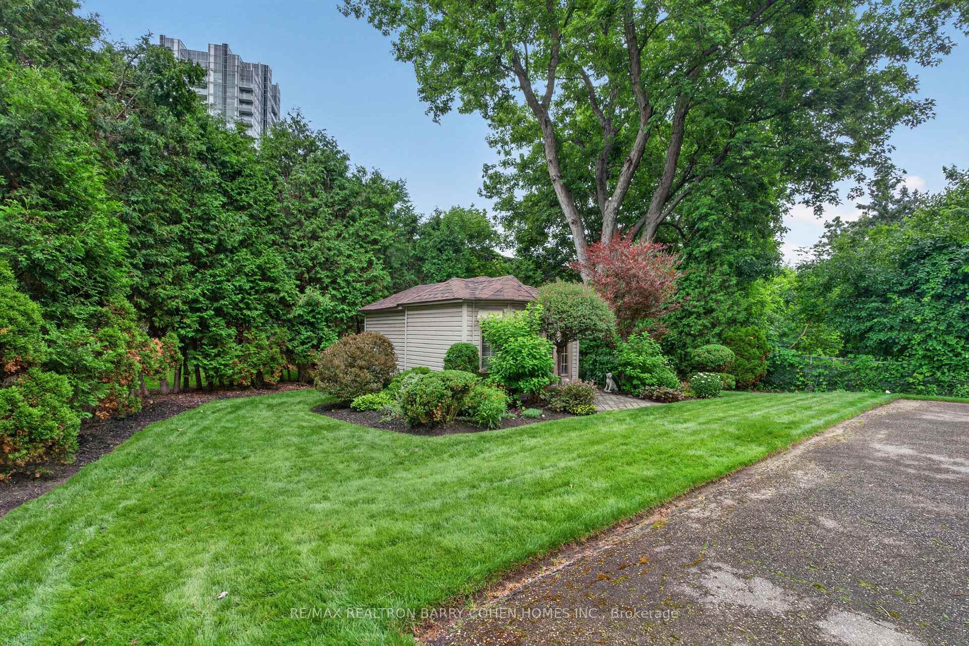 Photo 38 of 110 Upper Canada Drive, North York, St. Andrew-Windfields — HOMEH