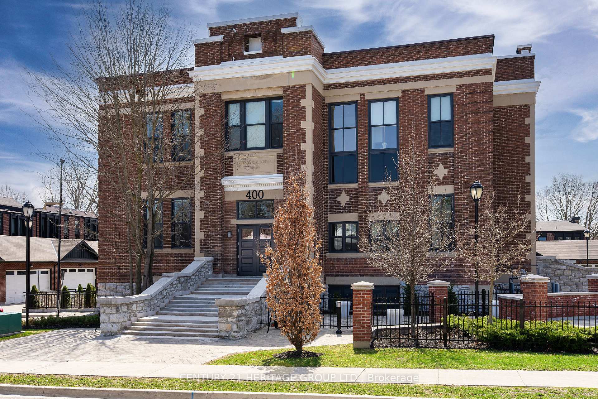Photo of Unit 304, 400 Park Avenue