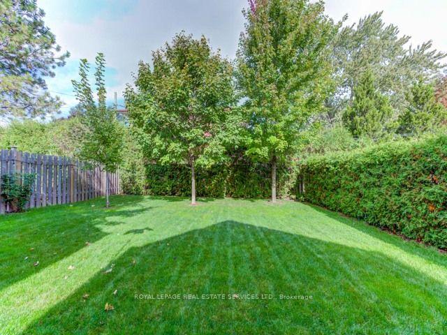 Photo 3 of 42 Mervyn Avenue, Etobicoke, Islington-City Centre West — HOMEH
