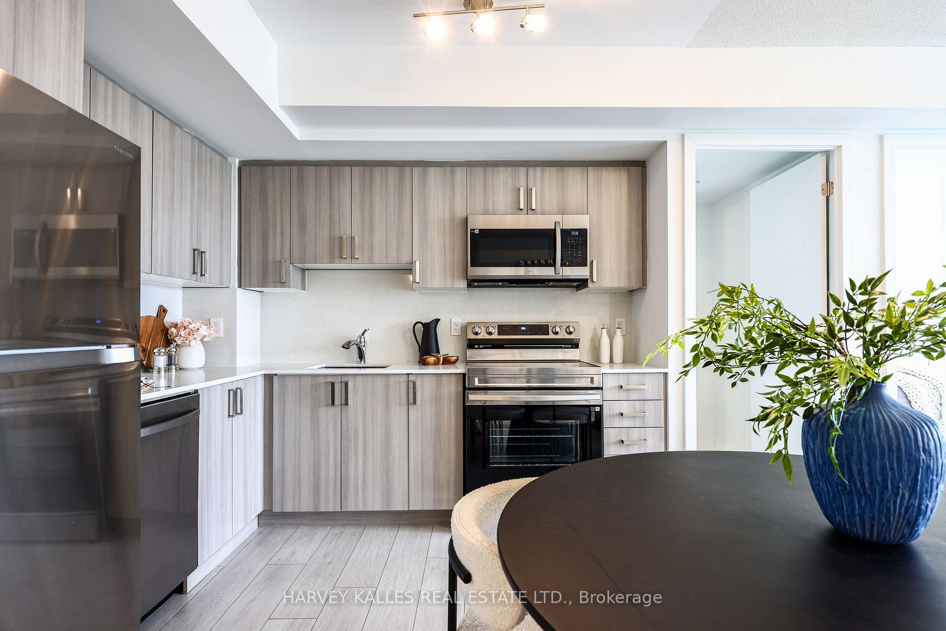 Photo 5 of Unit 606, 556 Marlee Avenue, North York, Yorkdale-Glen Park — HOMEH