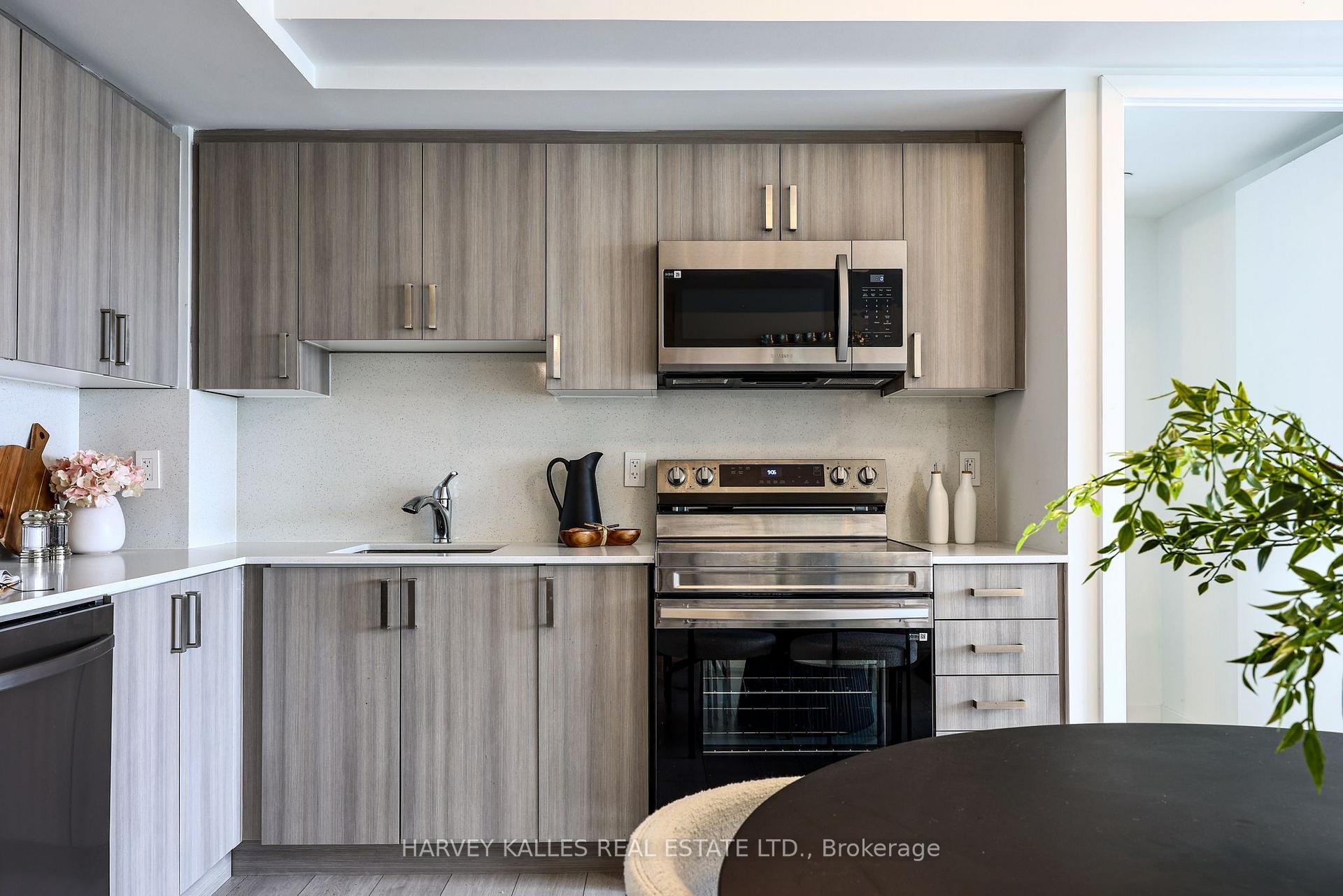 Photo 6 of Unit 606, 556 Marlee Avenue, North York, Yorkdale-Glen Park — HOMEH
