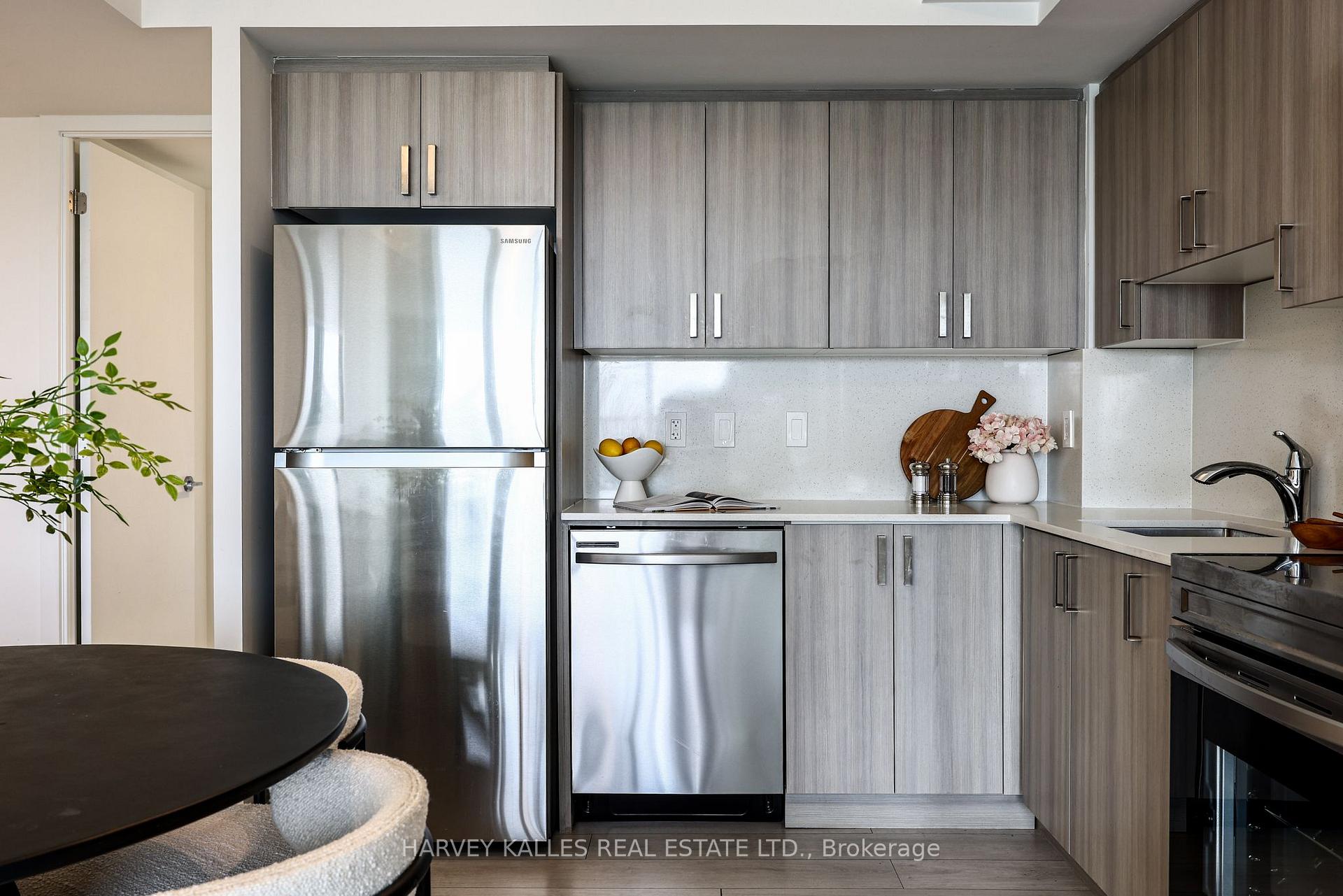 Photo 7 of Unit 606, 556 Marlee Avenue, North York, Yorkdale-Glen Park — HOMEH