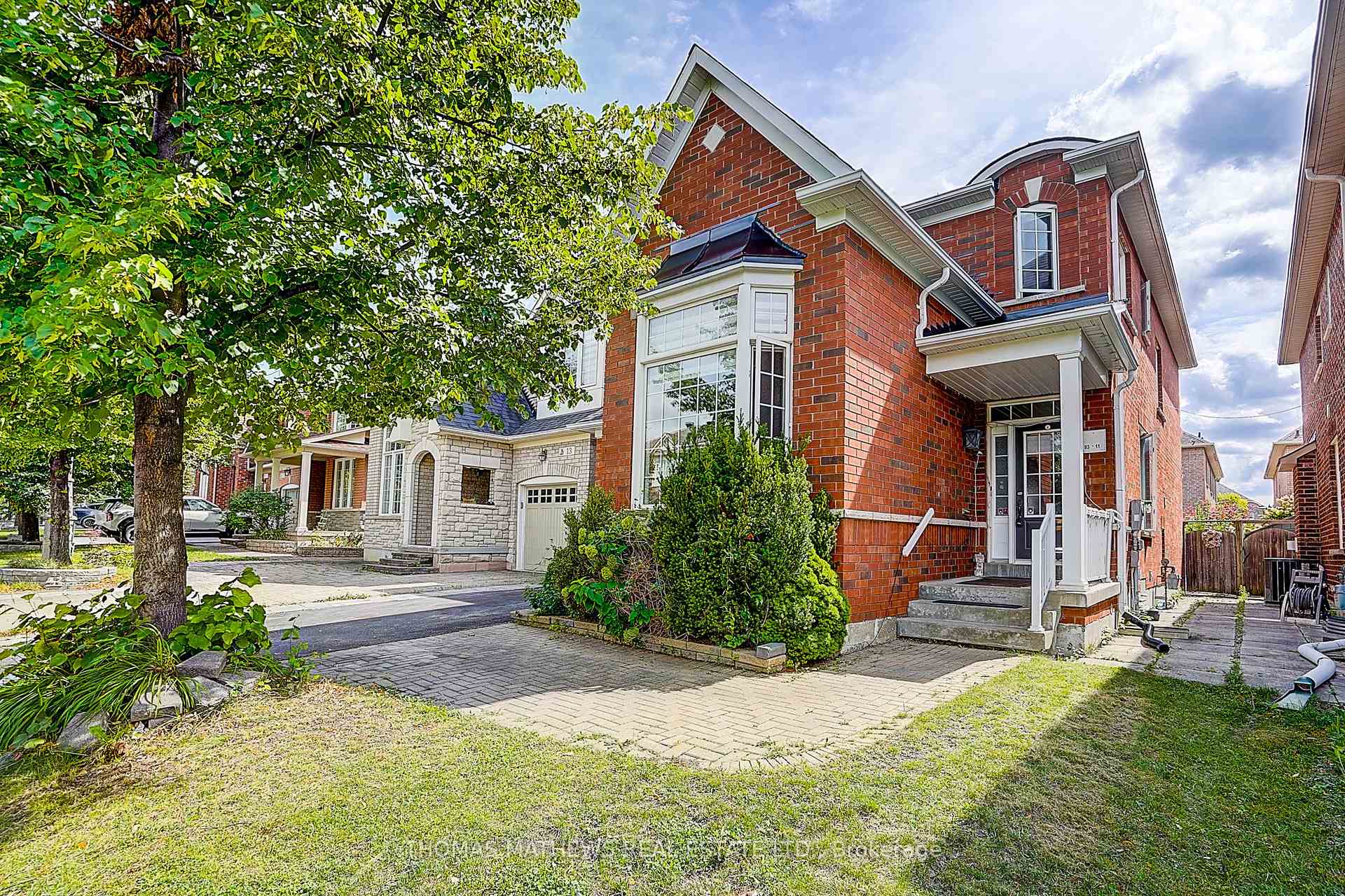 Photo 2 of 11 Ada Gardens, Markham, Box Grove — HOMEH