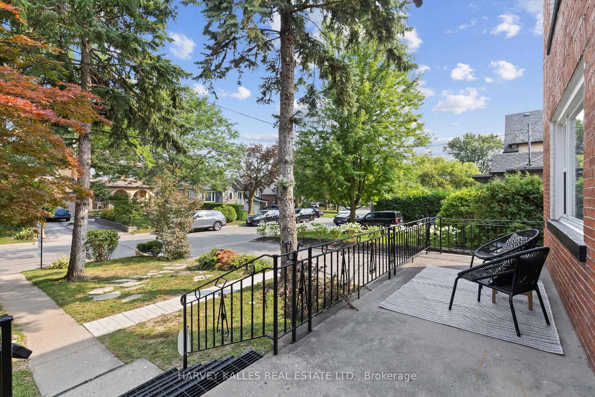 Photo 4 of 84 Lynnhaven Road, Toronto, Englemount-Lawrence — HOMEH