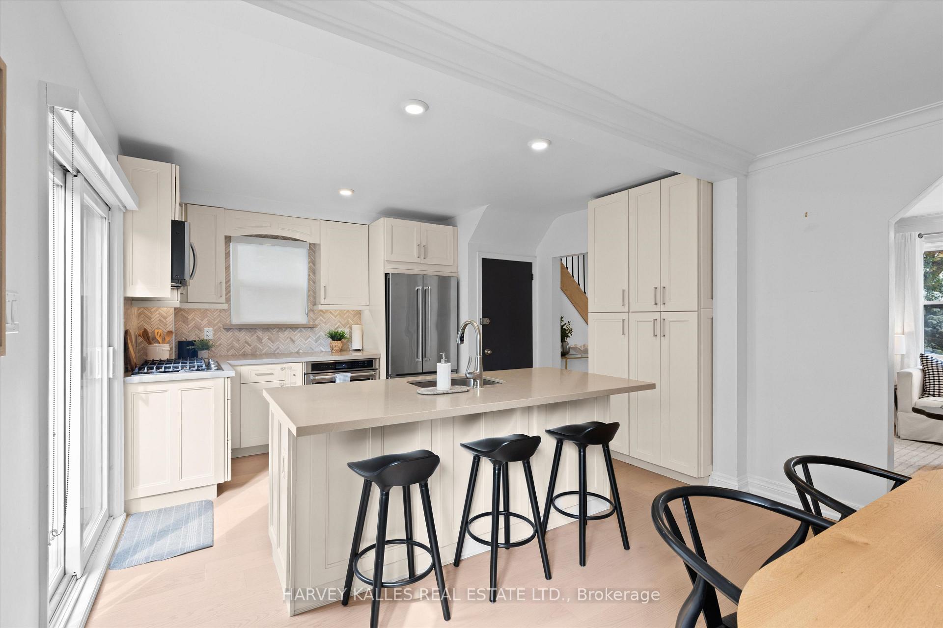 Photo 13 of 84 Lynnhaven Road, Toronto, Englemount-Lawrence — HOMEH