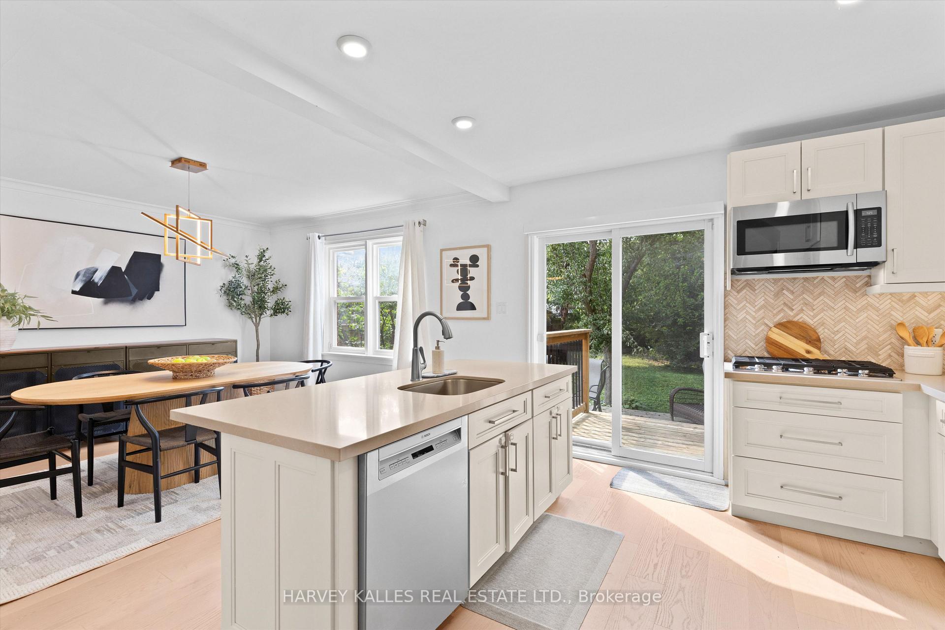 Photo 17 of 84 Lynnhaven Road, Toronto, Englemount-Lawrence — HOMEH