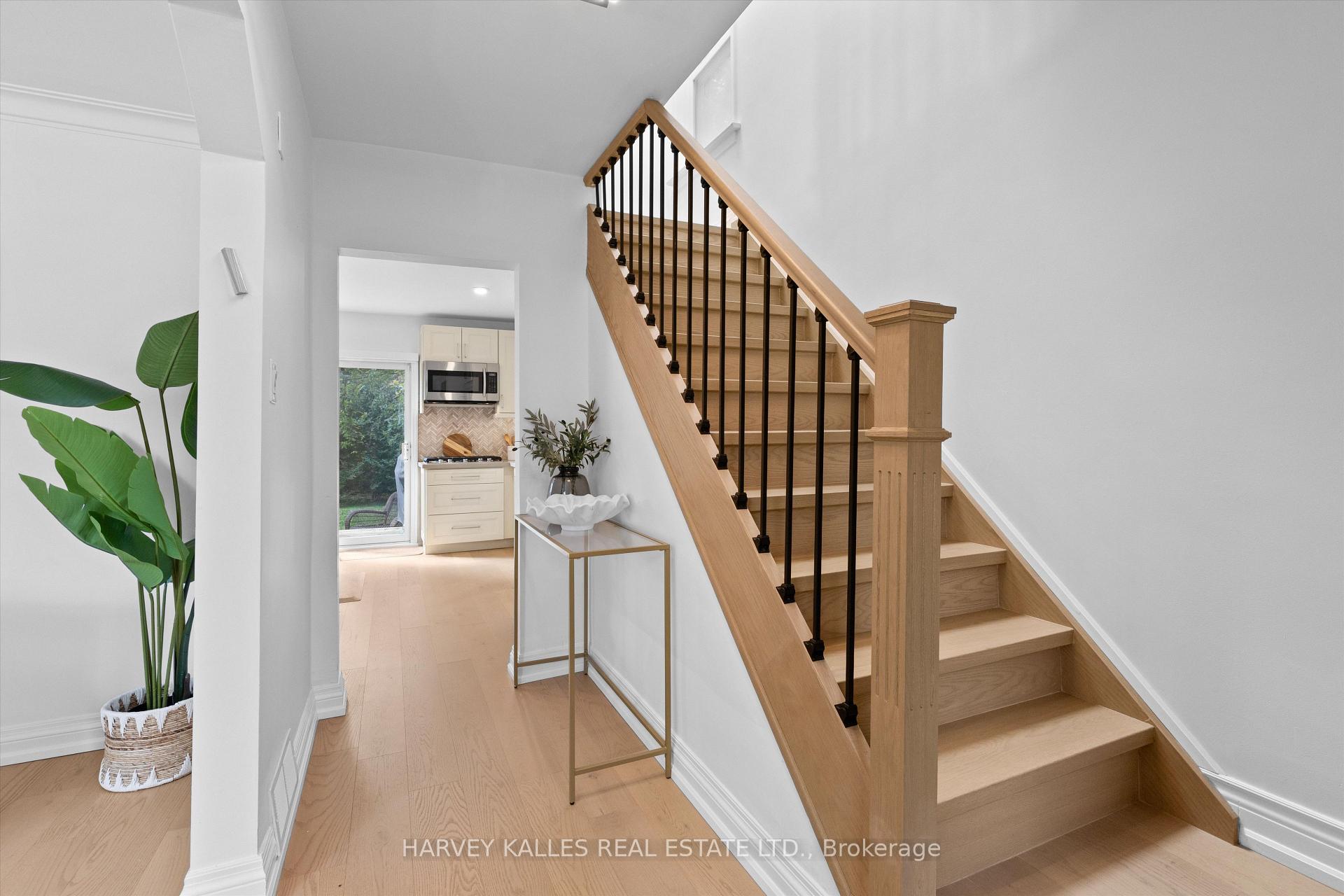 Photo 18 of 84 Lynnhaven Road, Toronto, Englemount-Lawrence — HOMEH