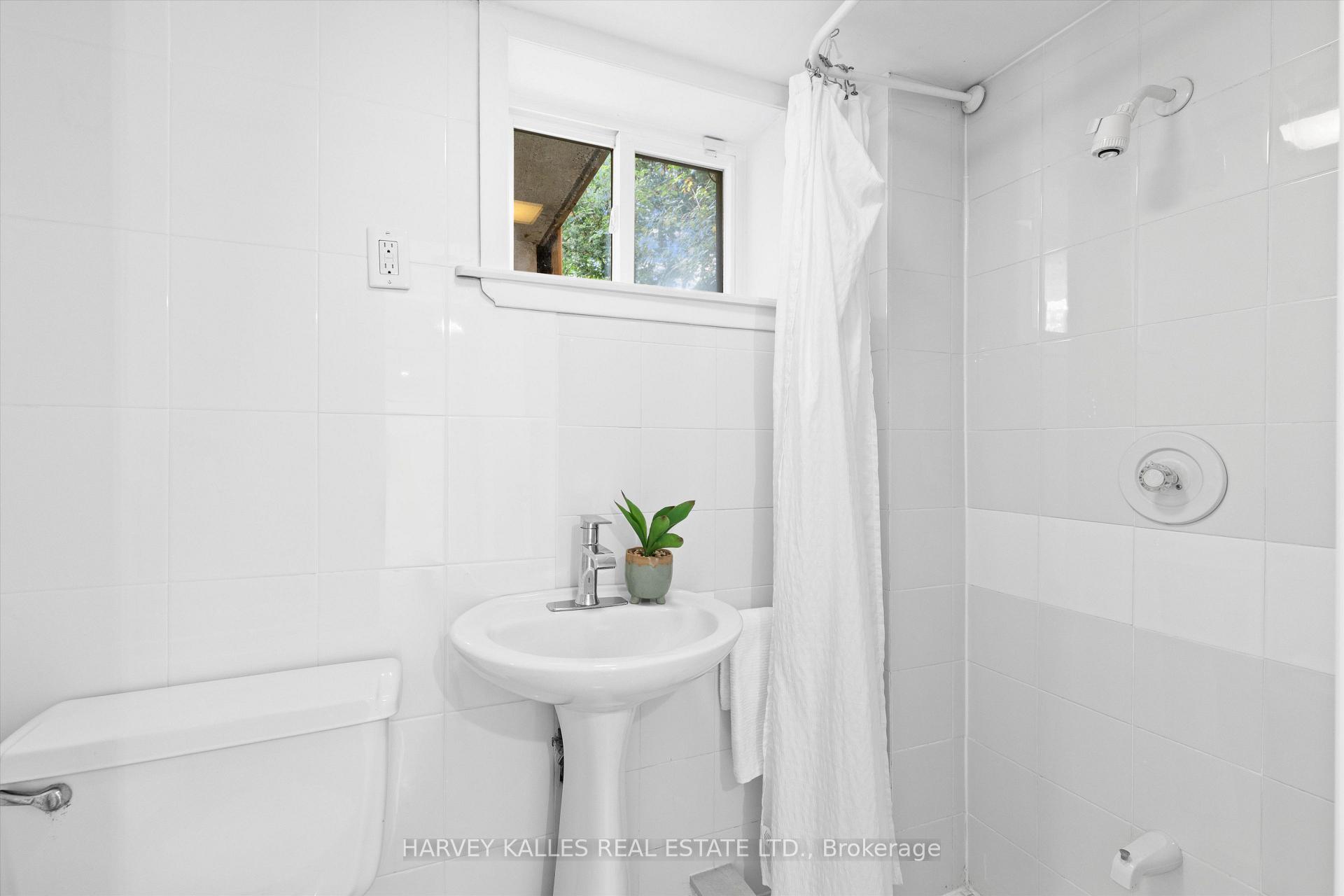Photo 29 of 84 Lynnhaven Road, Toronto, Englemount-Lawrence — HOMEH