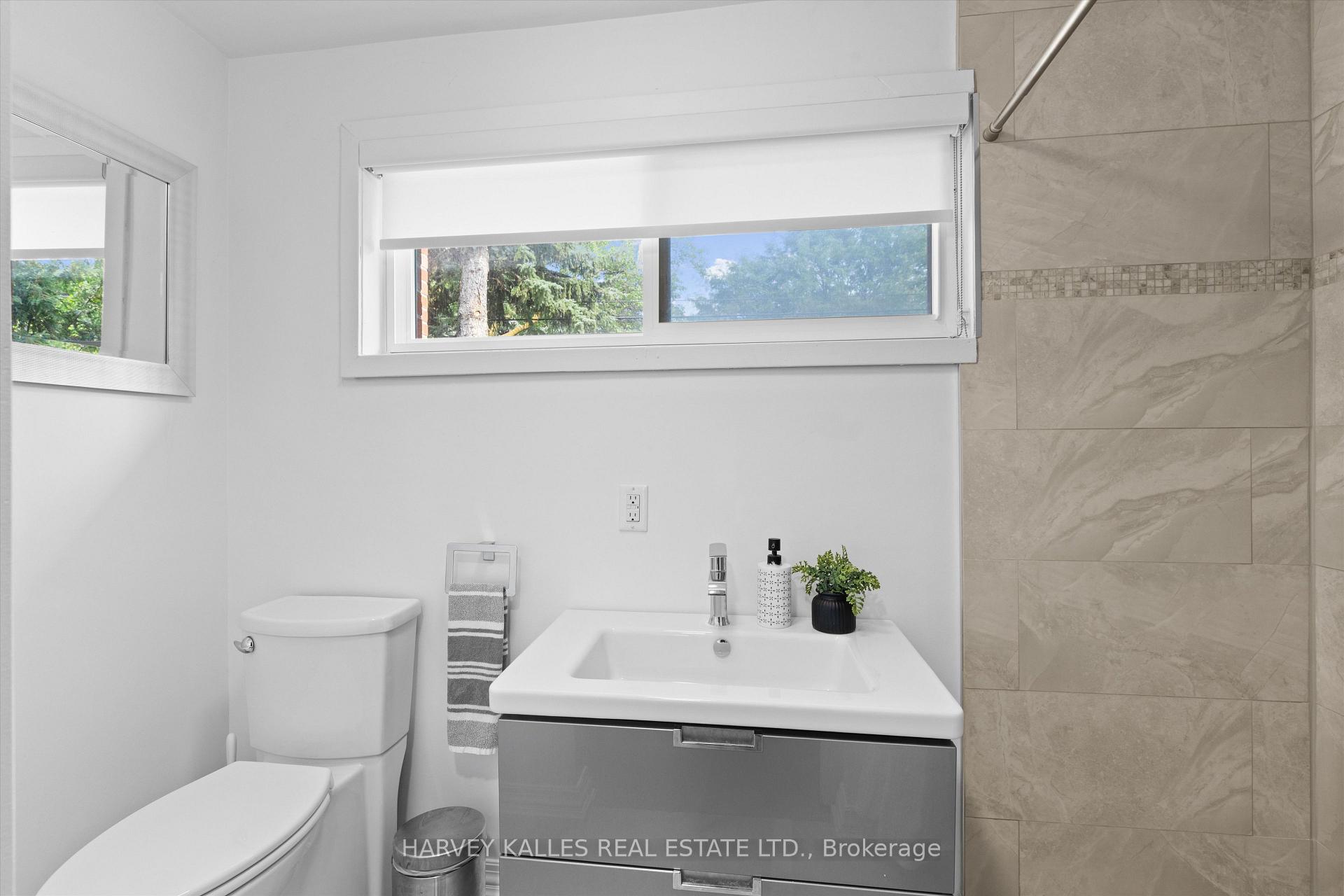 Photo 31 of 84 Lynnhaven Road, Toronto, Englemount-Lawrence — HOMEH