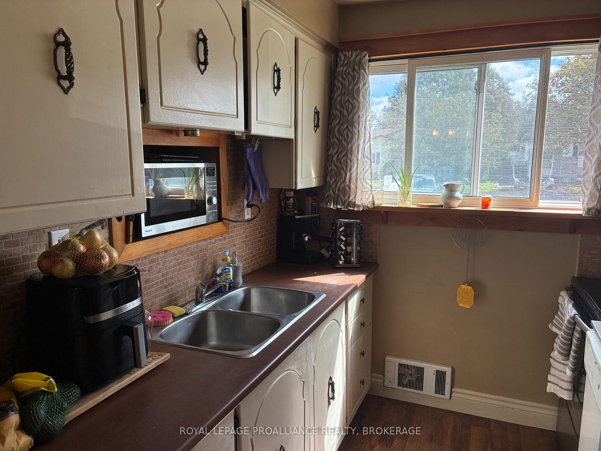 Photo 6 of Unit 23, 366 Forsyth Street, Gananoque, Gananoque — HOMEH