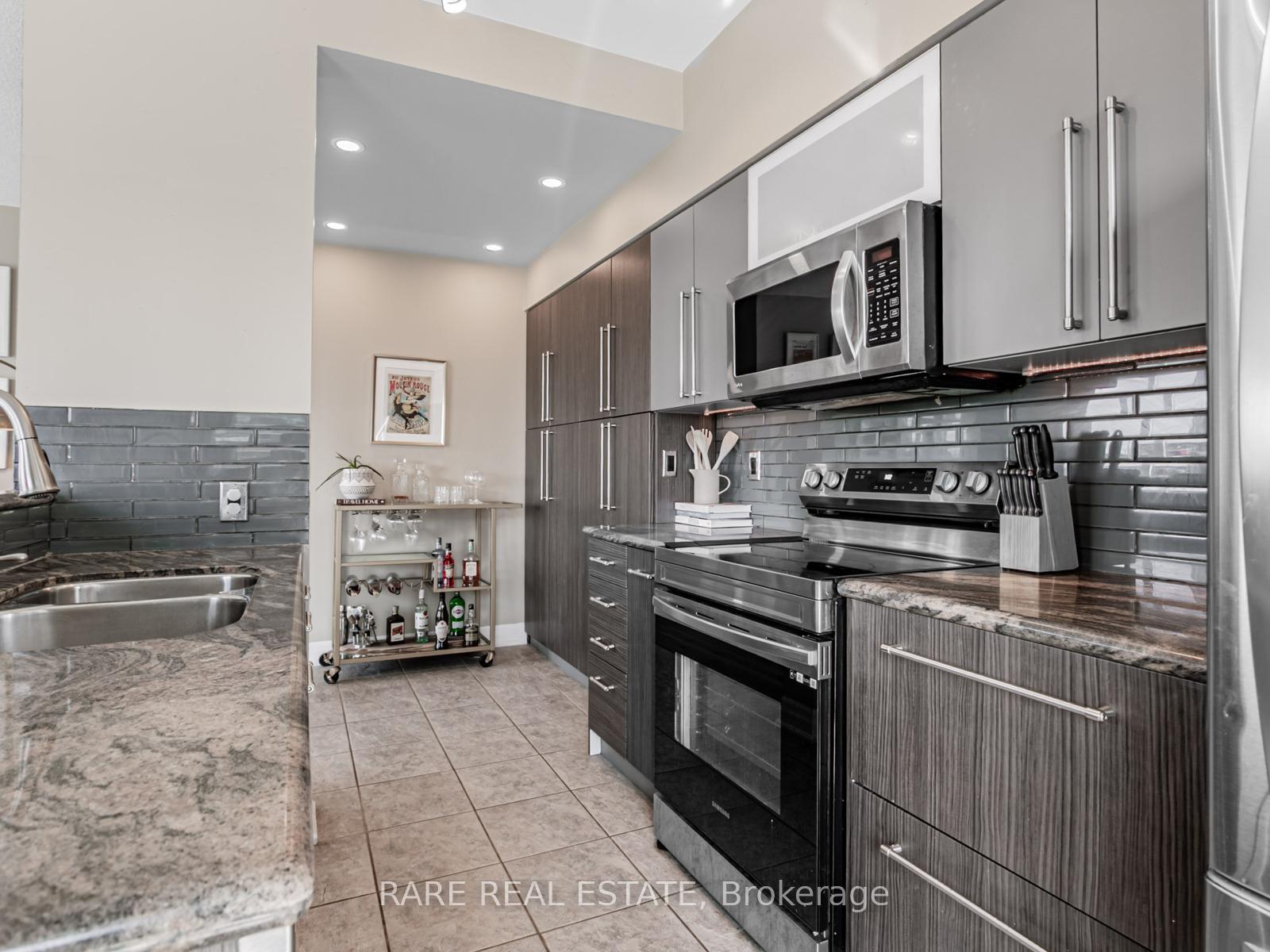 Photo 5 of Unit 703, 2119 Lake Shore Boulevard W, Etobicoke, Mimico — HOMEH